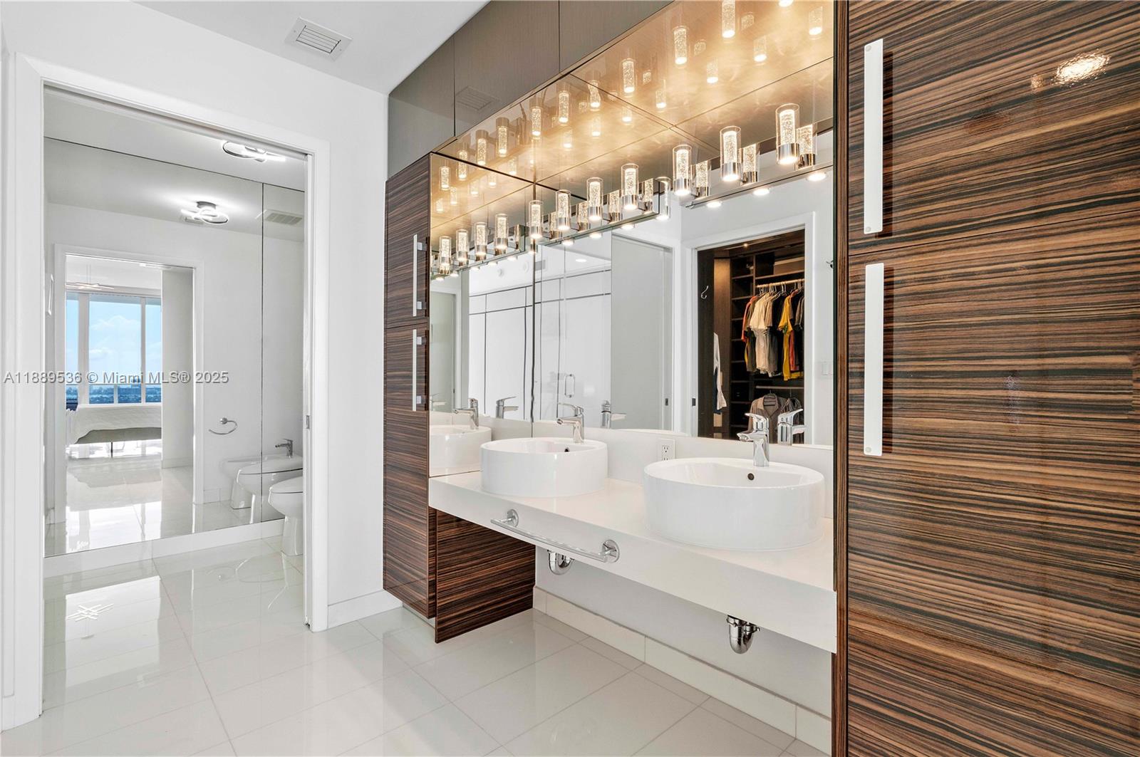 PARAMOUNT BAY CONDO - Residential