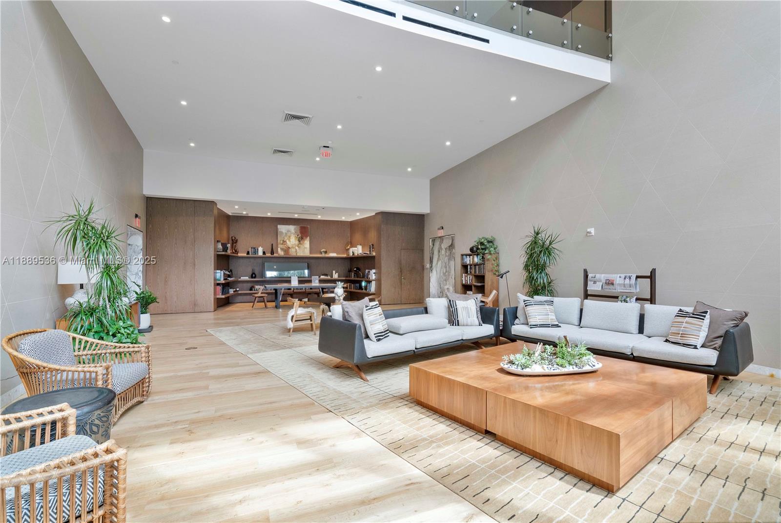 PARAMOUNT BAY CONDO - Residential