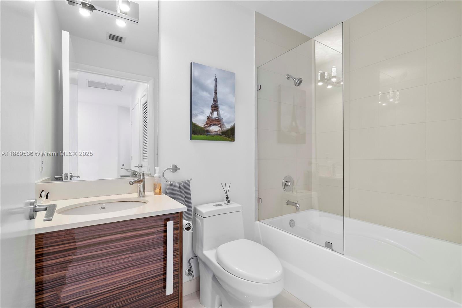 PARAMOUNT BAY CONDO - Residential