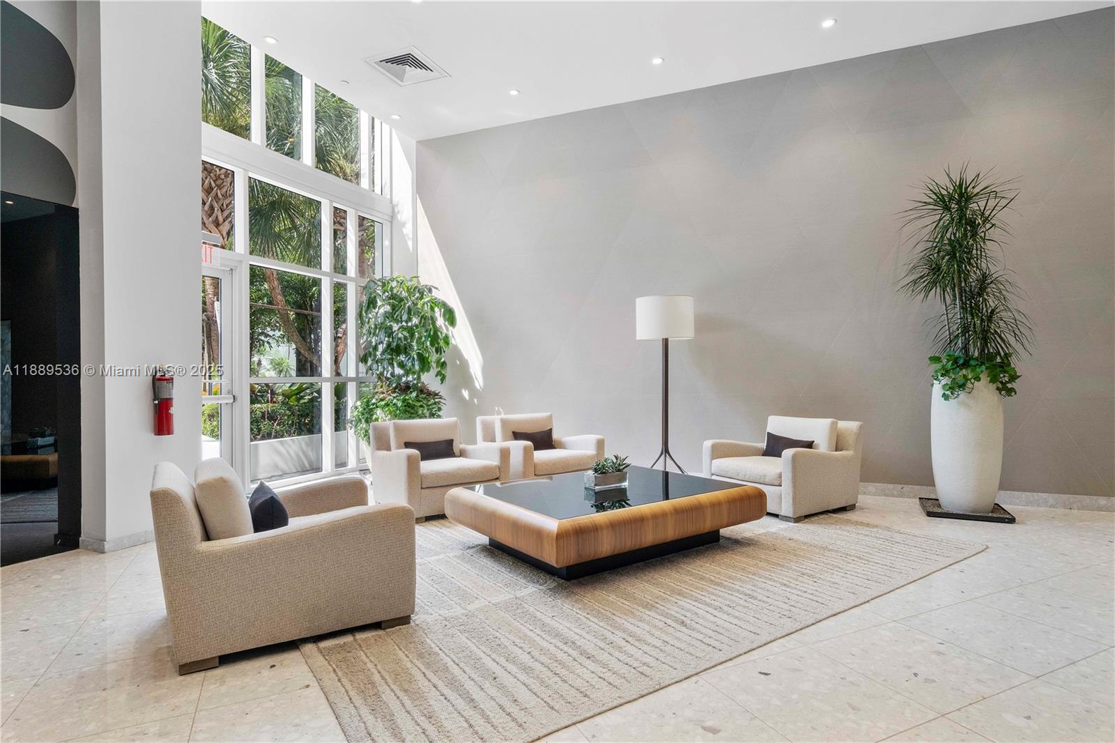 PARAMOUNT BAY CONDO - Residential