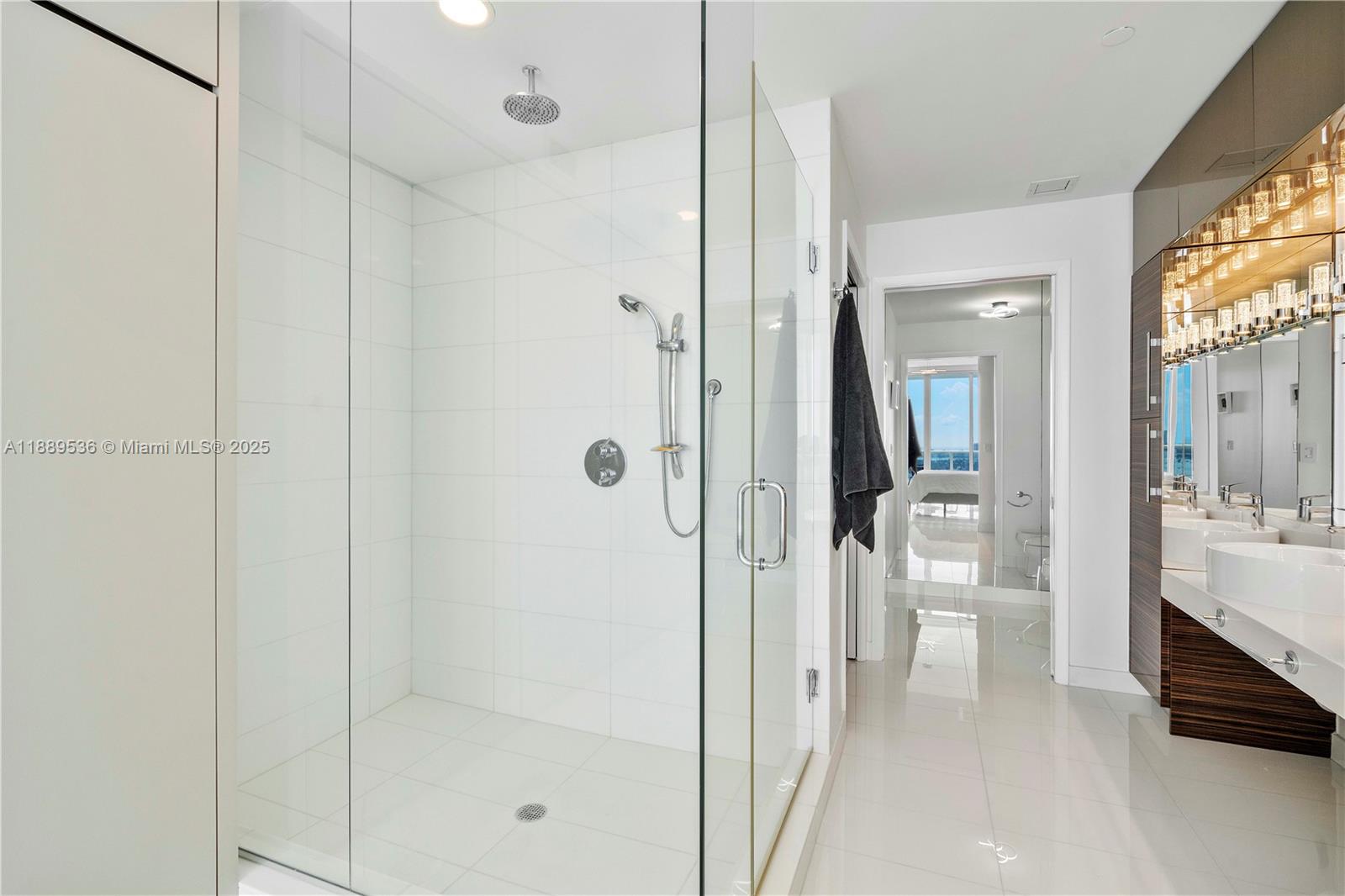 PARAMOUNT BAY CONDO - Residential