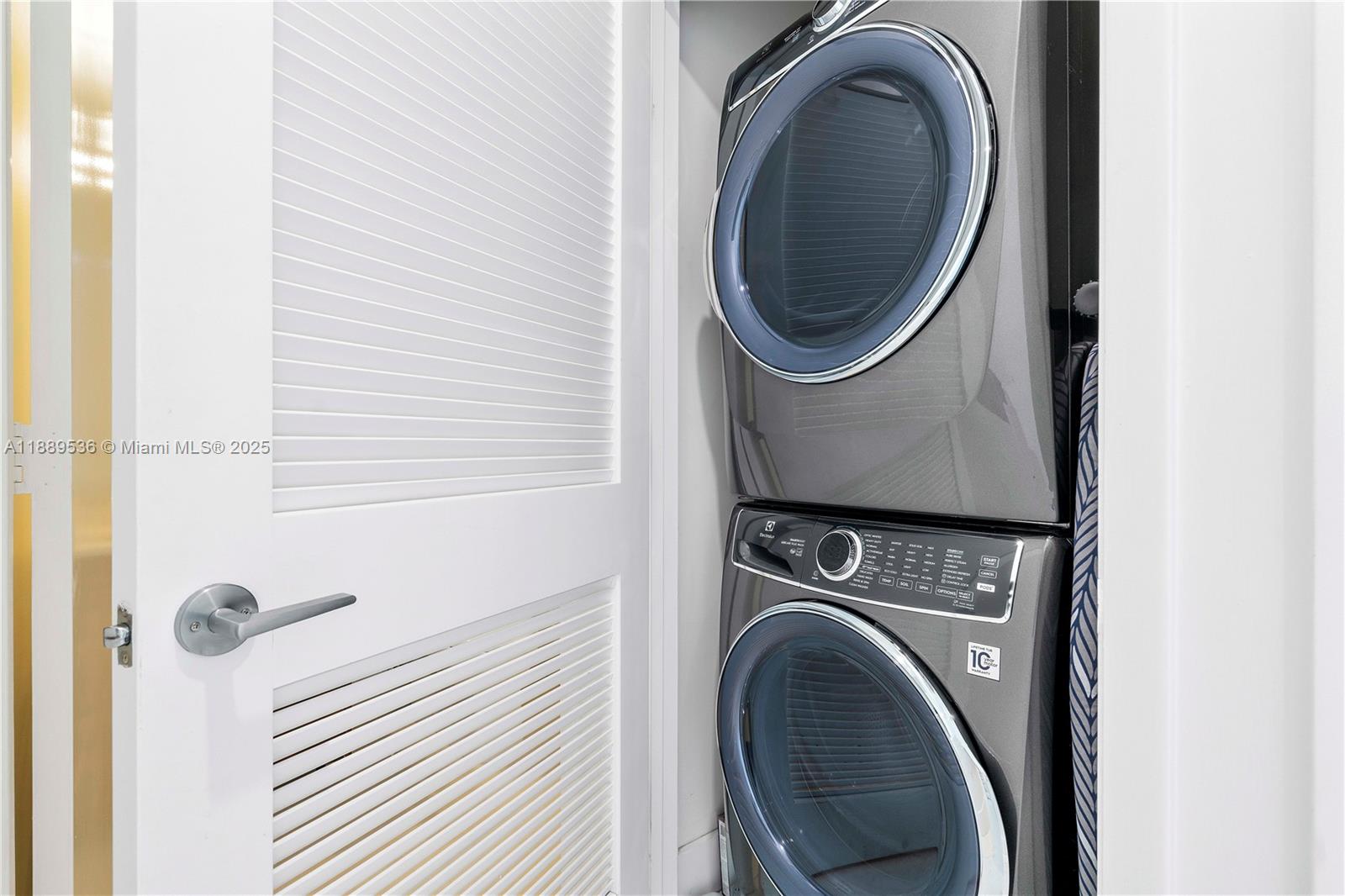 PARAMOUNT BAY CONDO - Residential