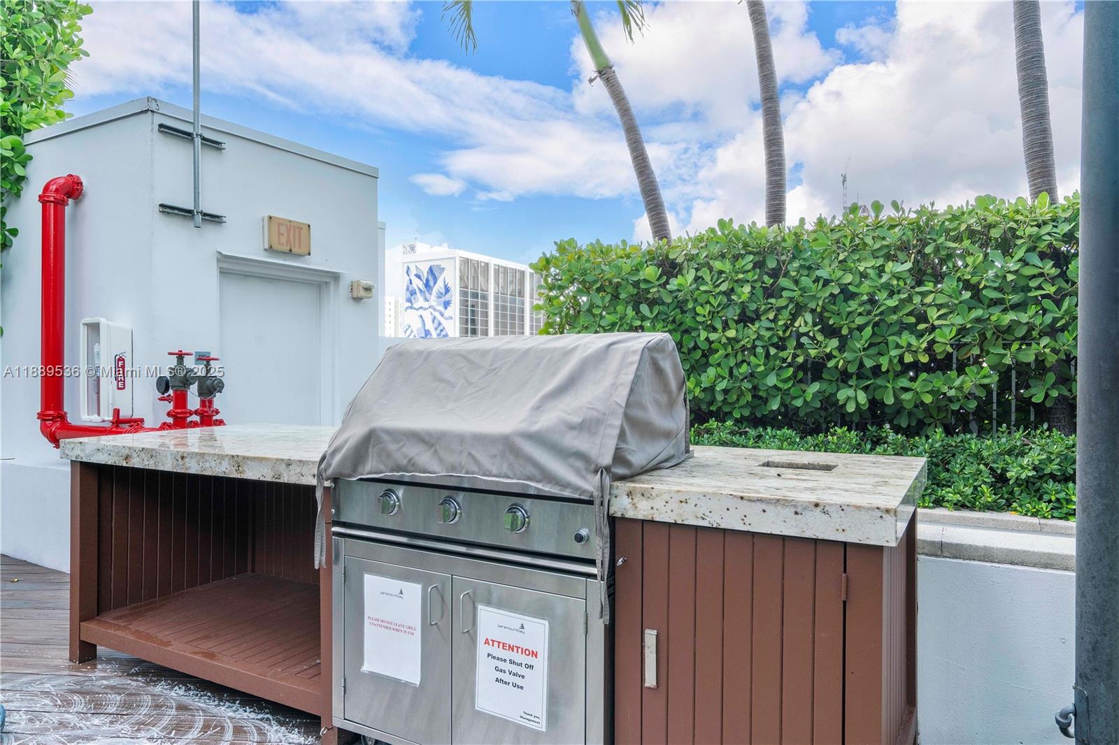 PARAMOUNT BAY CONDO - Residential