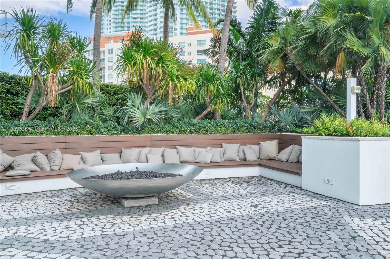 PARAMOUNT BAY CONDO - Residential