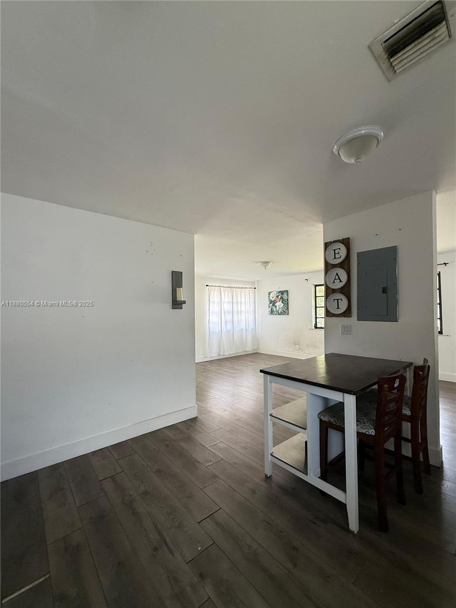 SMALLWOOD MANOR - Residential Lease