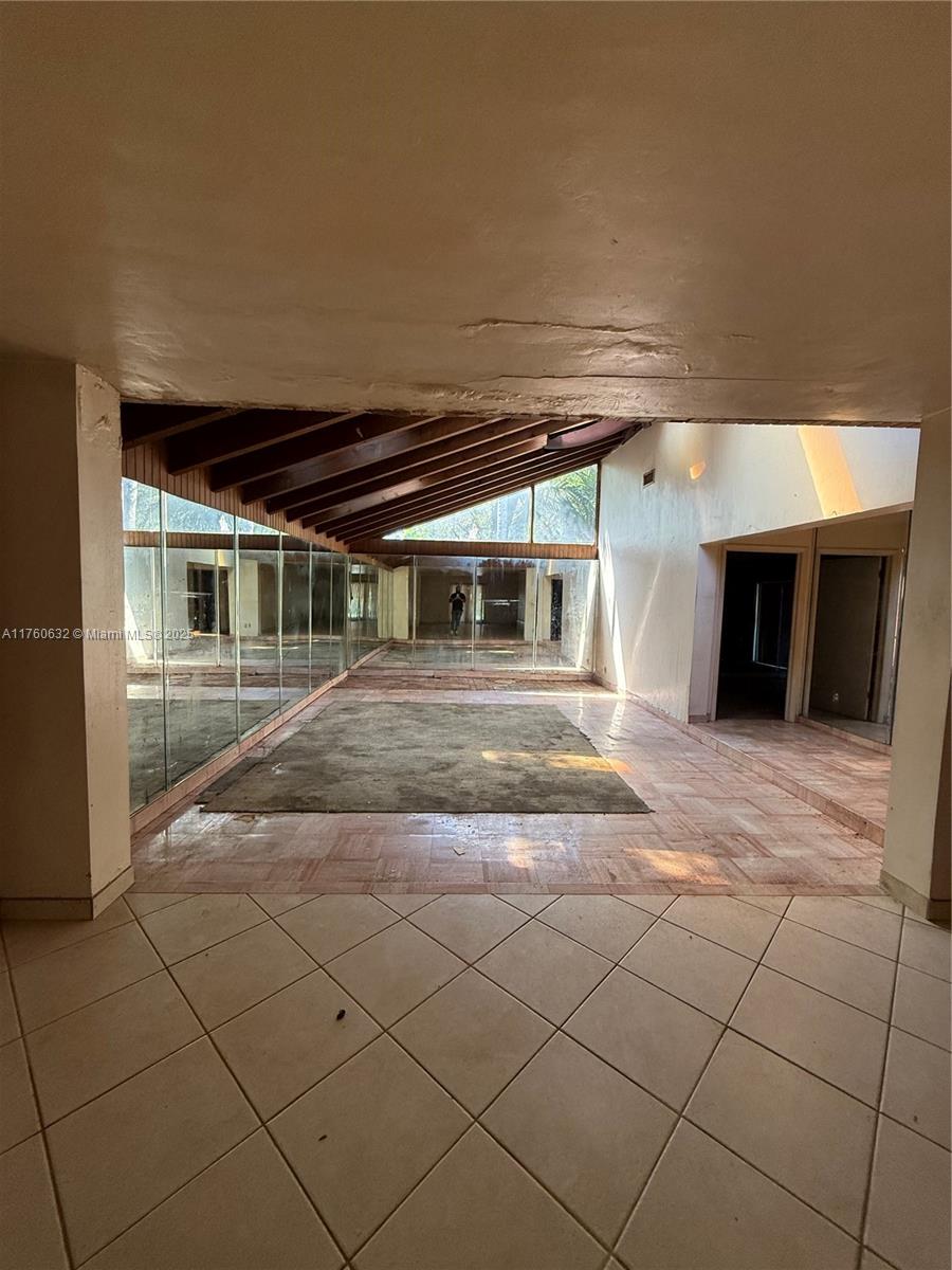 9999 SW 87th Ct, Miami, FL, 33176/$1,999,000 3 9999 SW 87th Ct