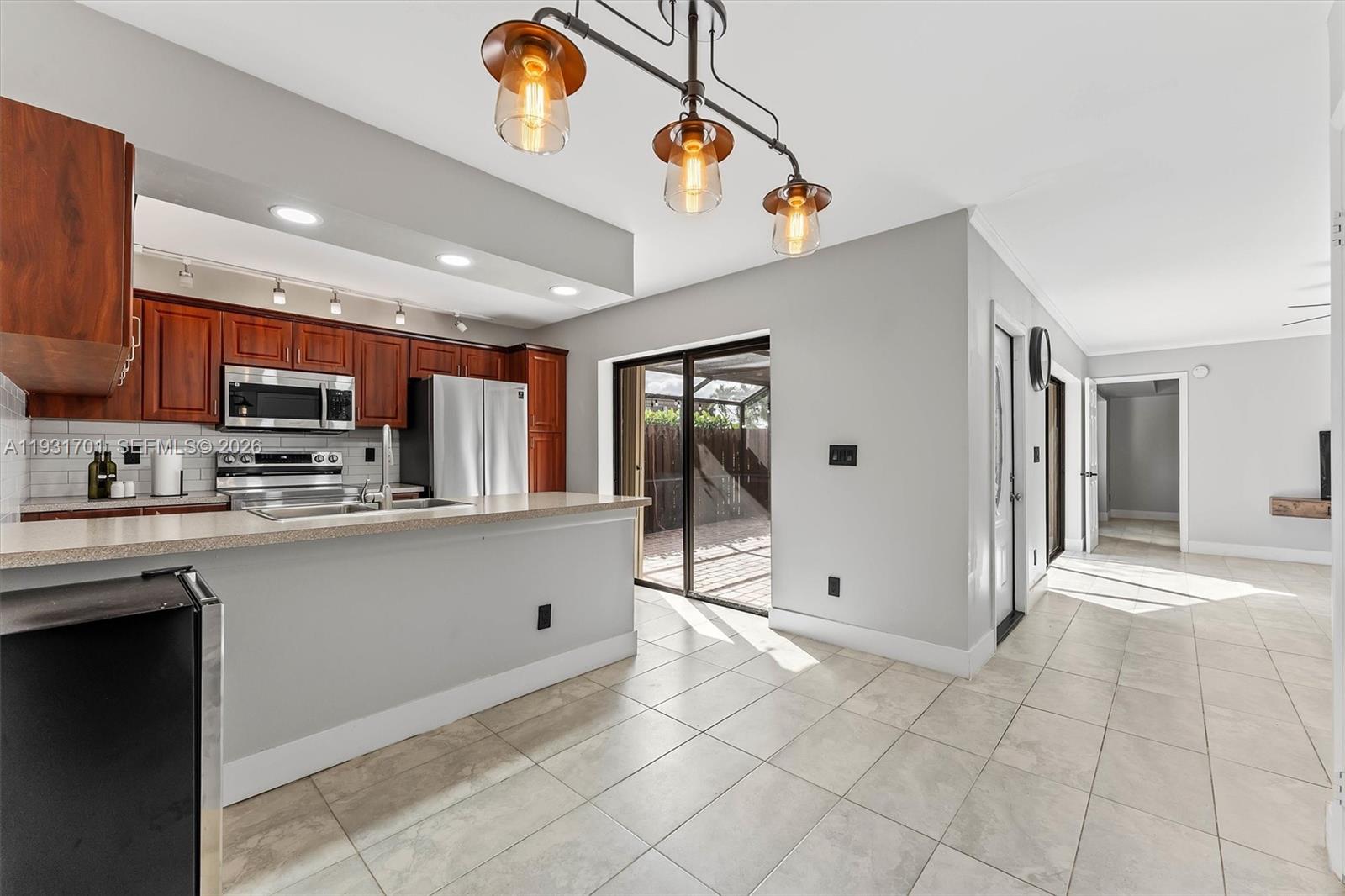 C H E ACRES - Residential