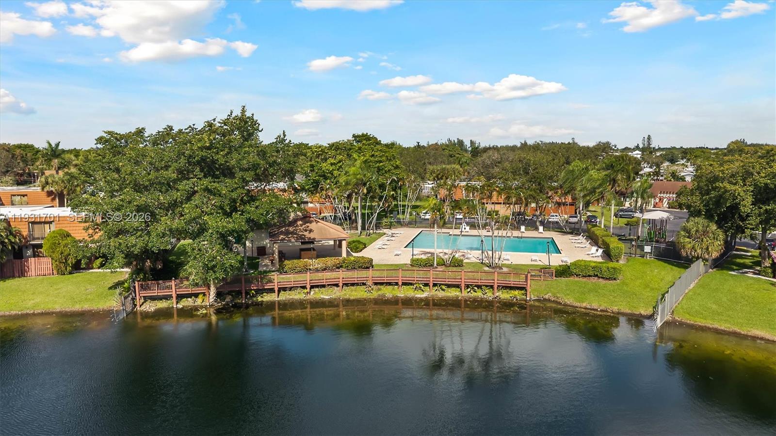 C H E ACRES - Residential