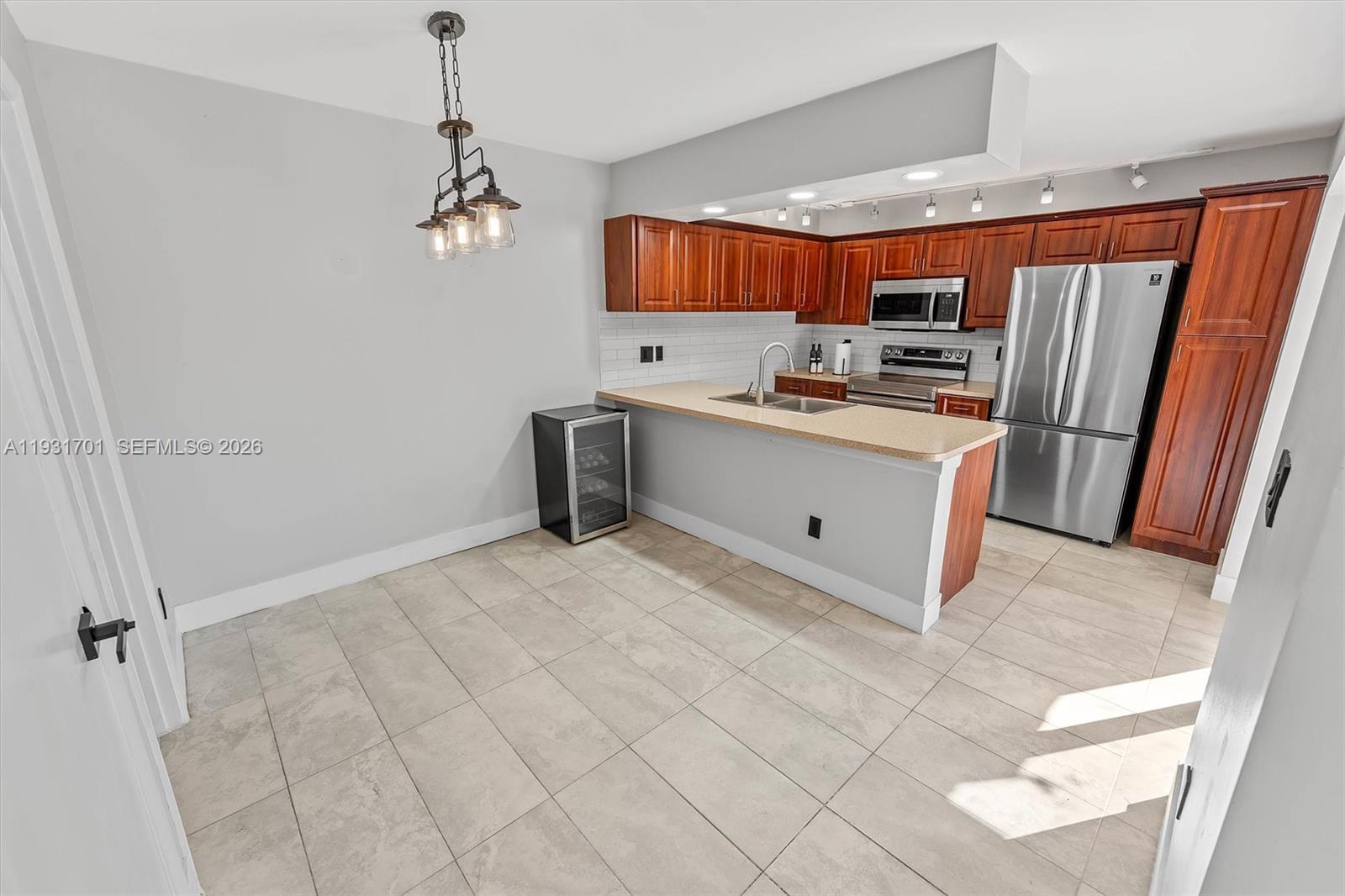 C H E ACRES - Residential