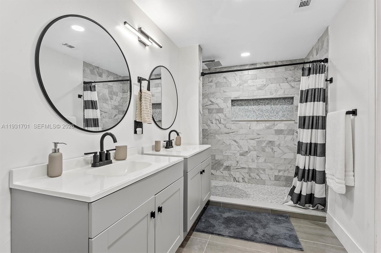 C H E ACRES - Residential