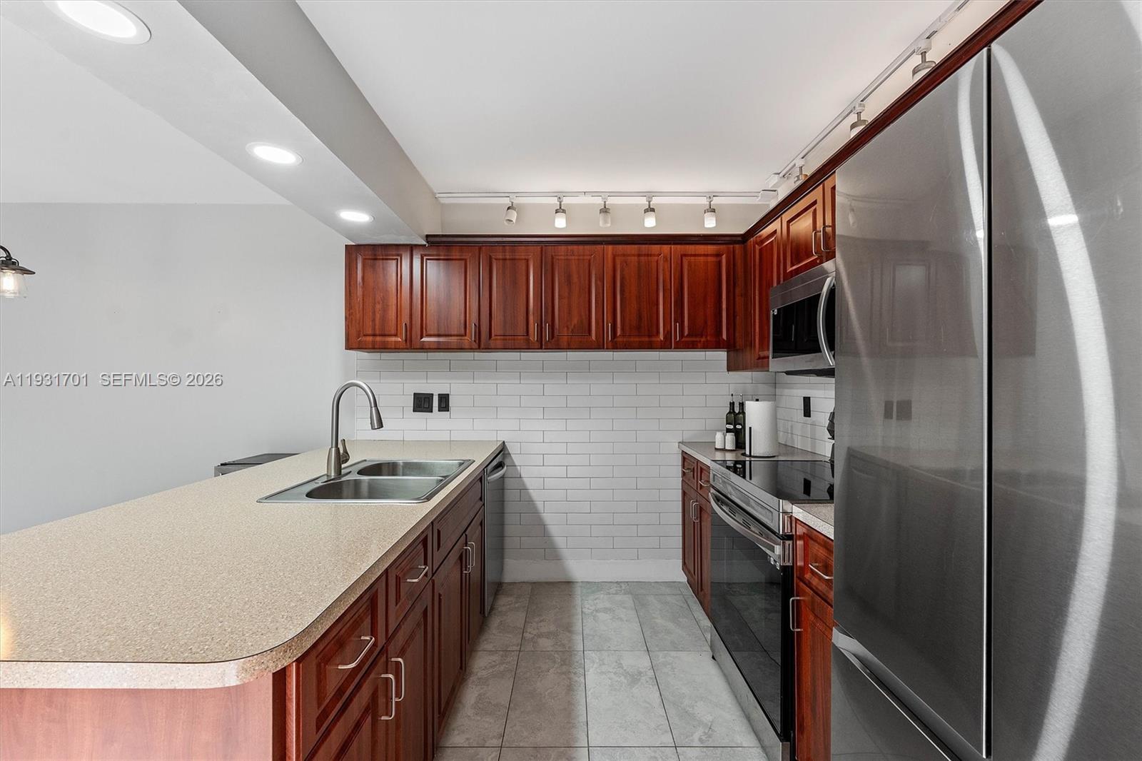 C H E ACRES - Residential