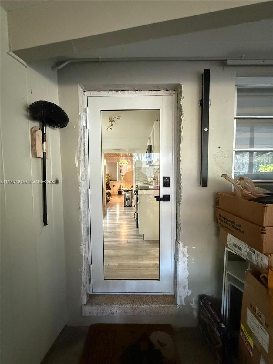 27 NE 18th St