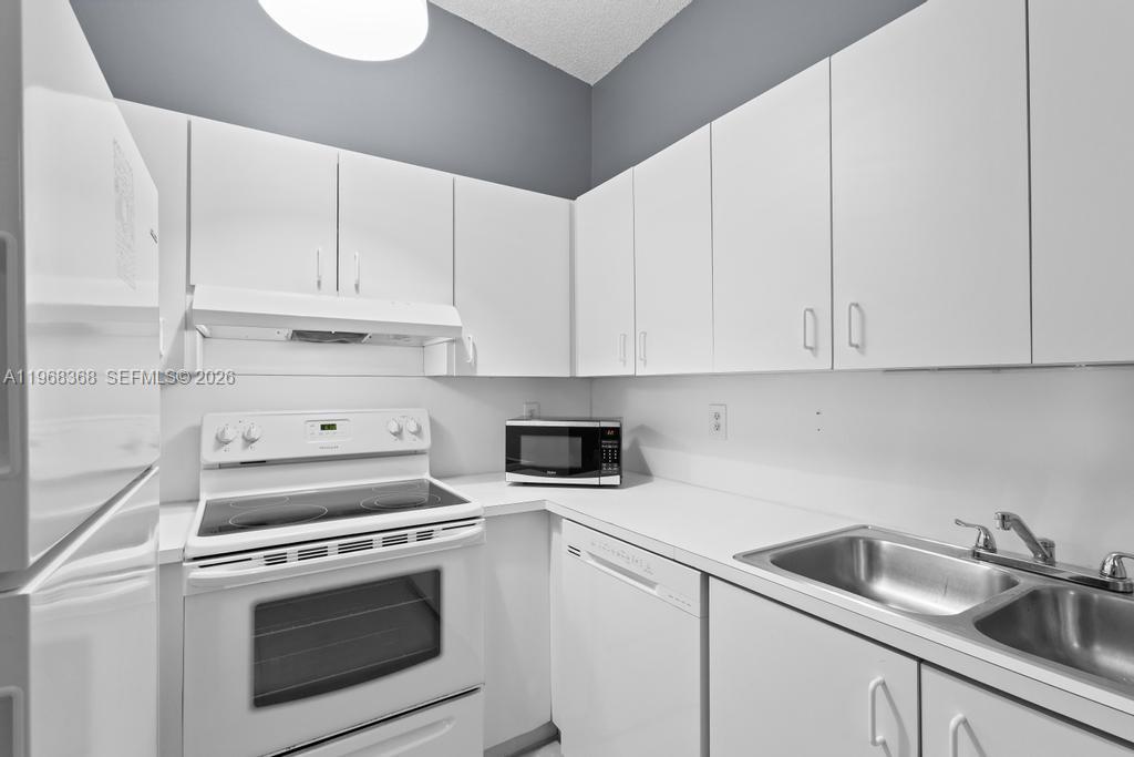 FOUNTAIN PK VILLAGE HOMES - Residential Lease