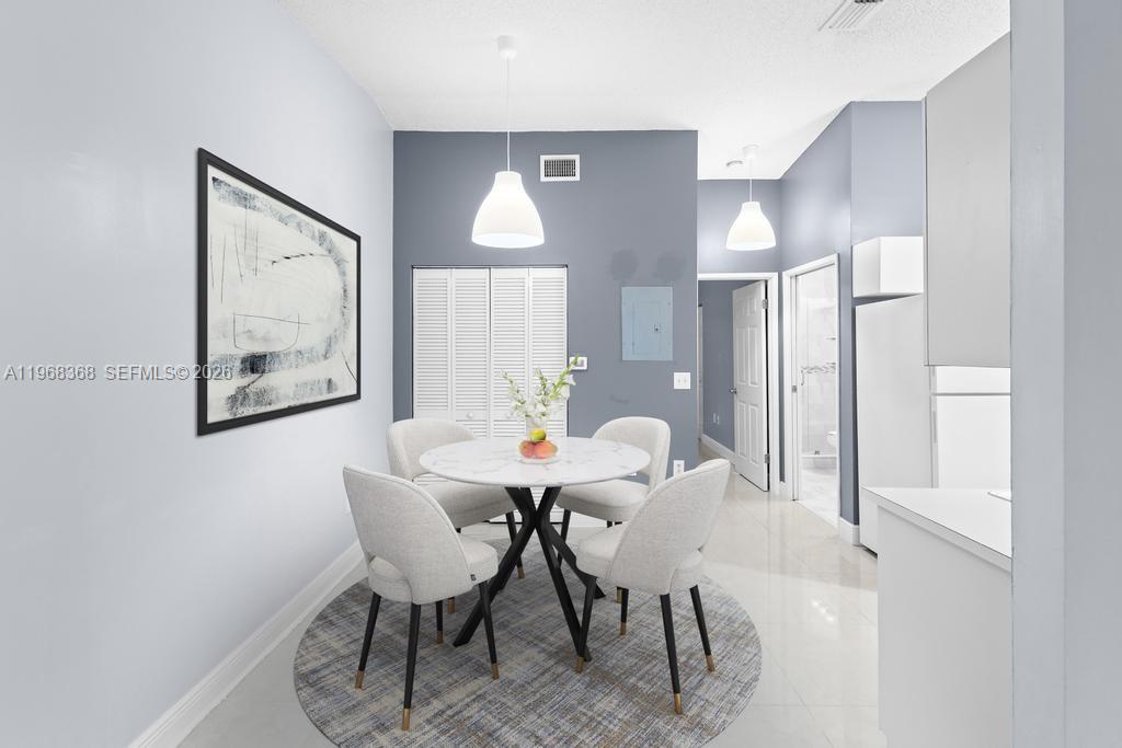 FOUNTAIN PK VILLAGE HOMES - Residential Lease