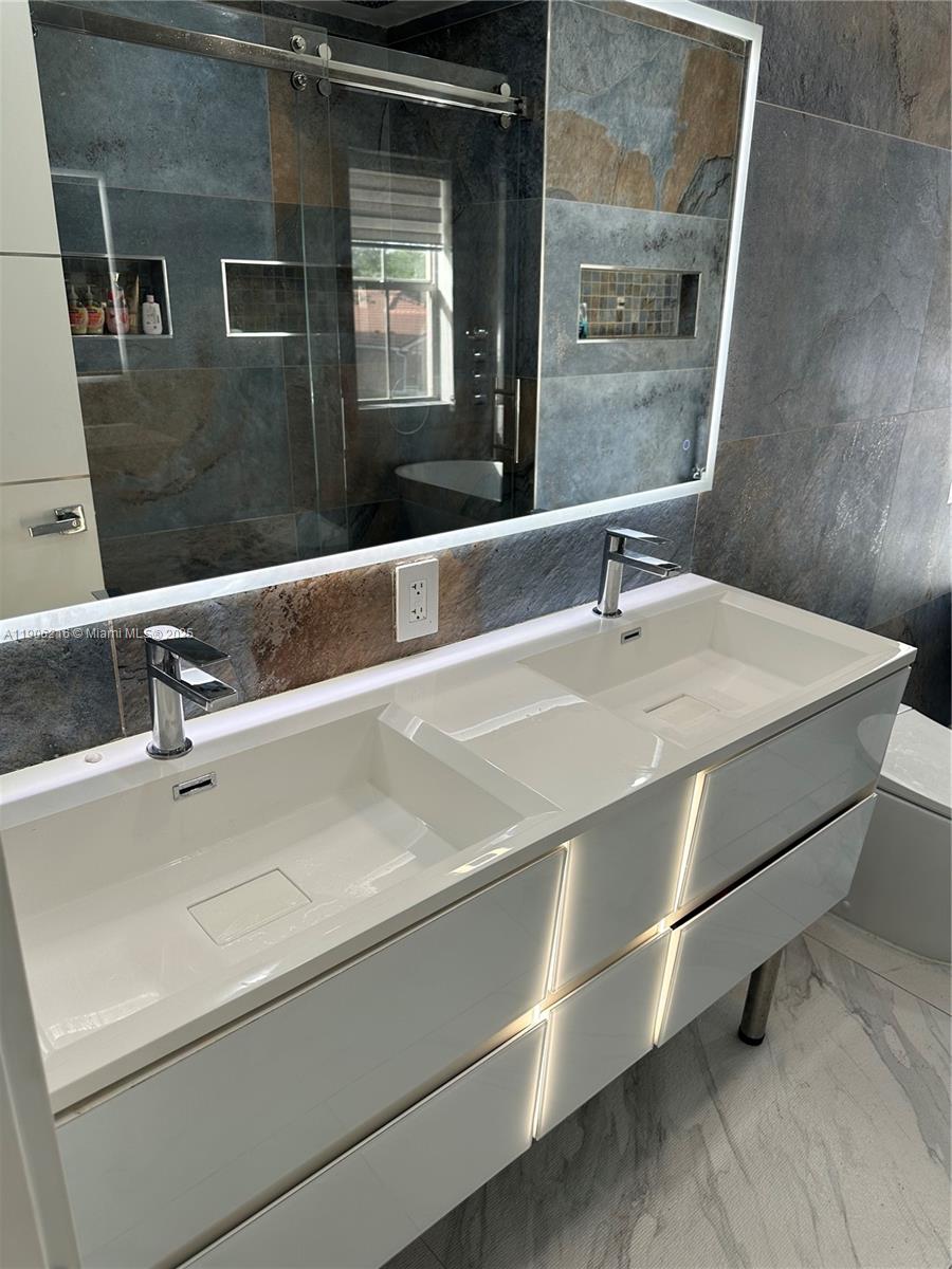 WEST LAKE VILLAGE PLAT - Residential