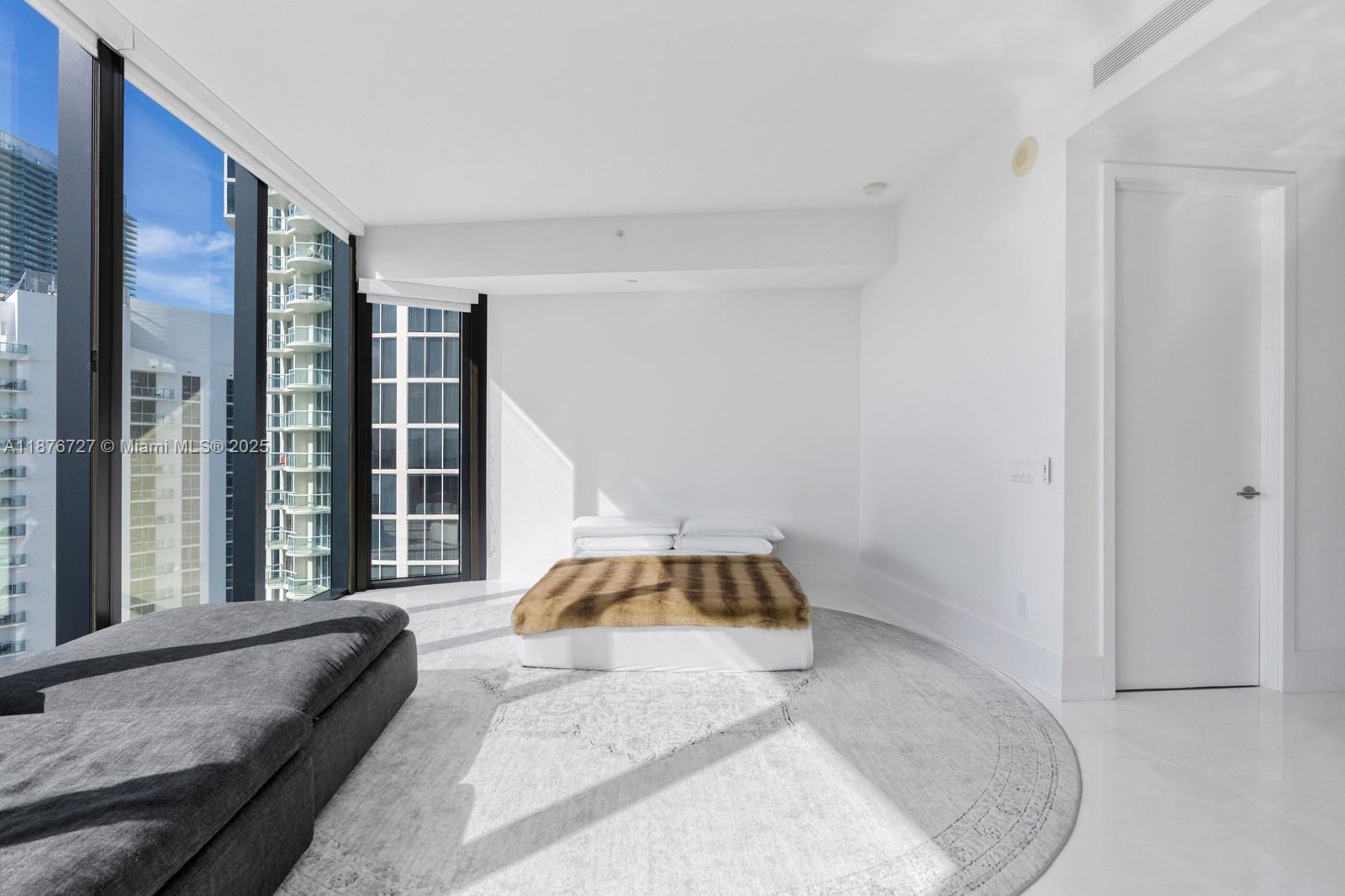 18555 COLLINS AVENUE COND - Residential Lease