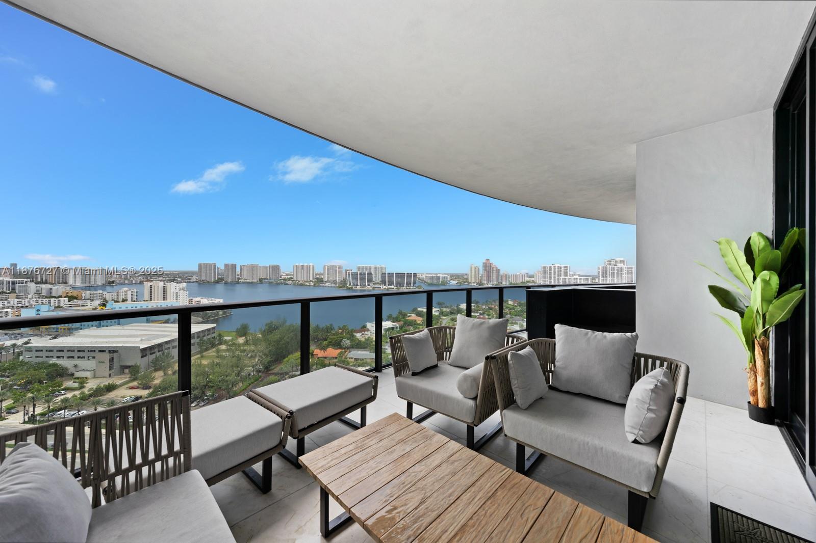 18555 COLLINS AVENUE COND - Residential Lease