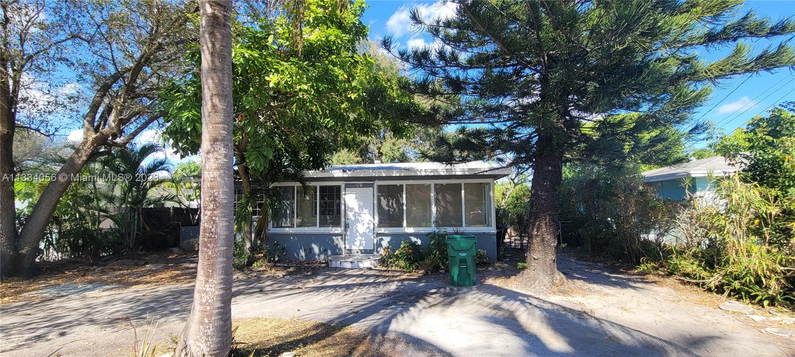 Professionally Maintained and Managed 3 bedroom 2 bathroom. home. Features updated exterior paint as well as an updated interior throughout. Kitchen is updated and features newer appliances. Incredible investment opportunity or perfect for first time homes buyer. Ready to show priced to sell.
