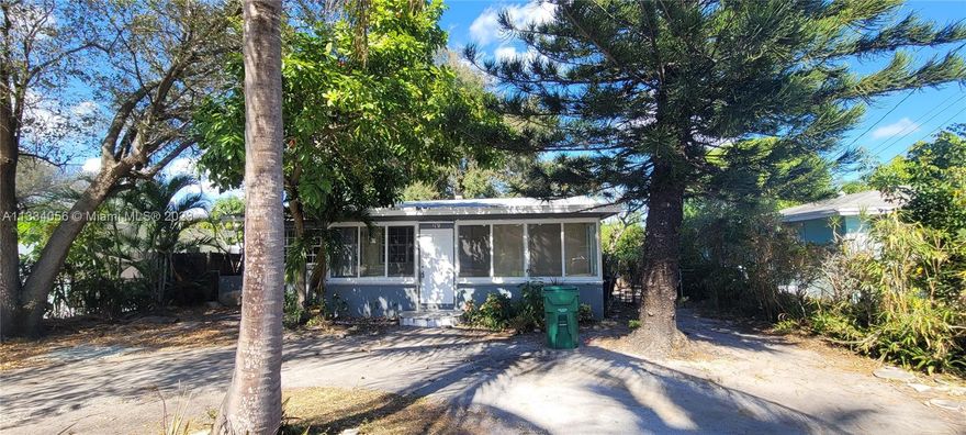 Professionally Maintained and Managed 3 bedroom 2 bathroom. home. Features updated exterior paint as well as an updated interior throughout. Kitchen is updated and features newer appliances. Incredible investment opportunity or perfect for first time homes buyer. Ready to show priced to sell.