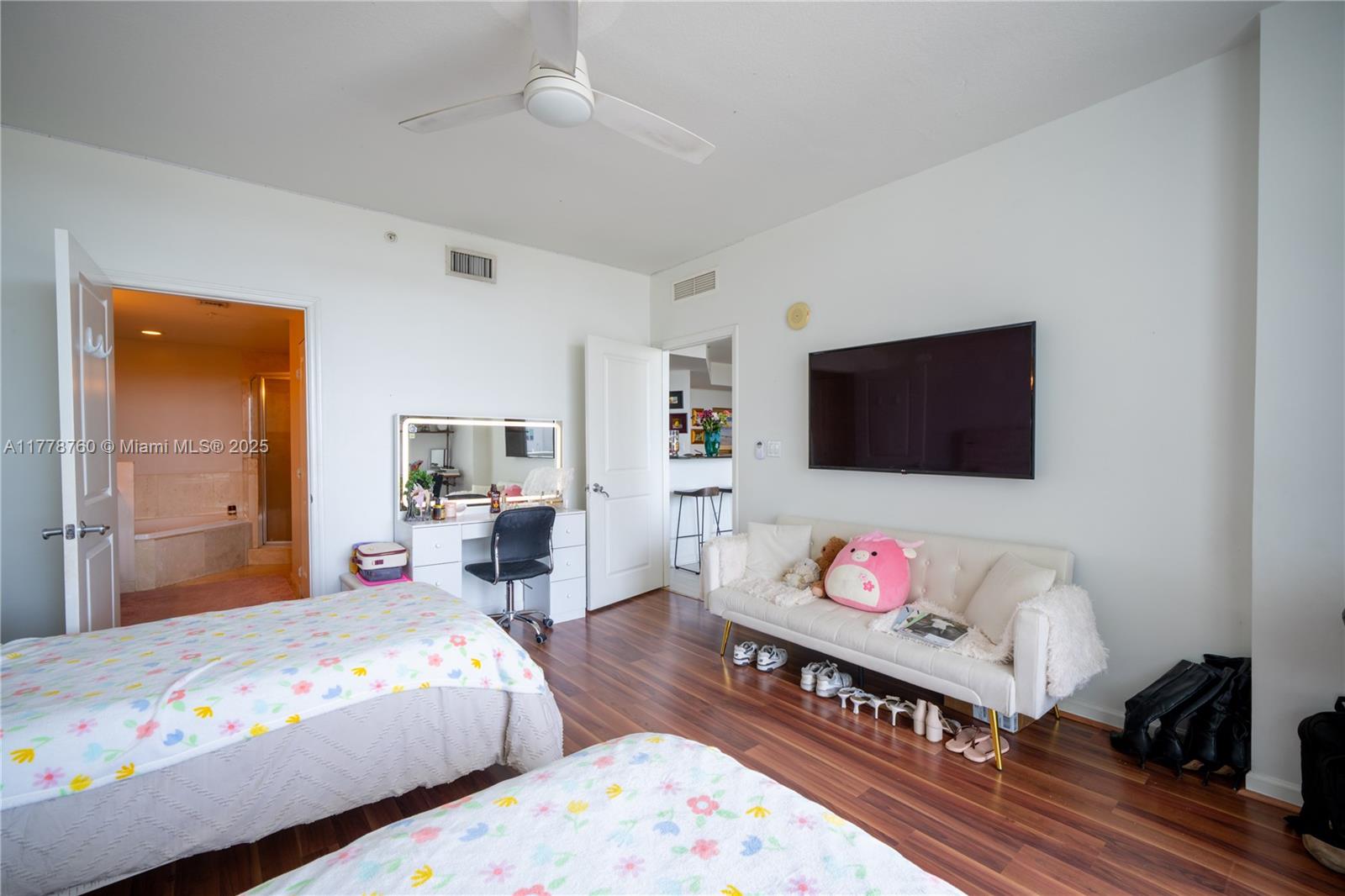 360 CONDO A - Residential
