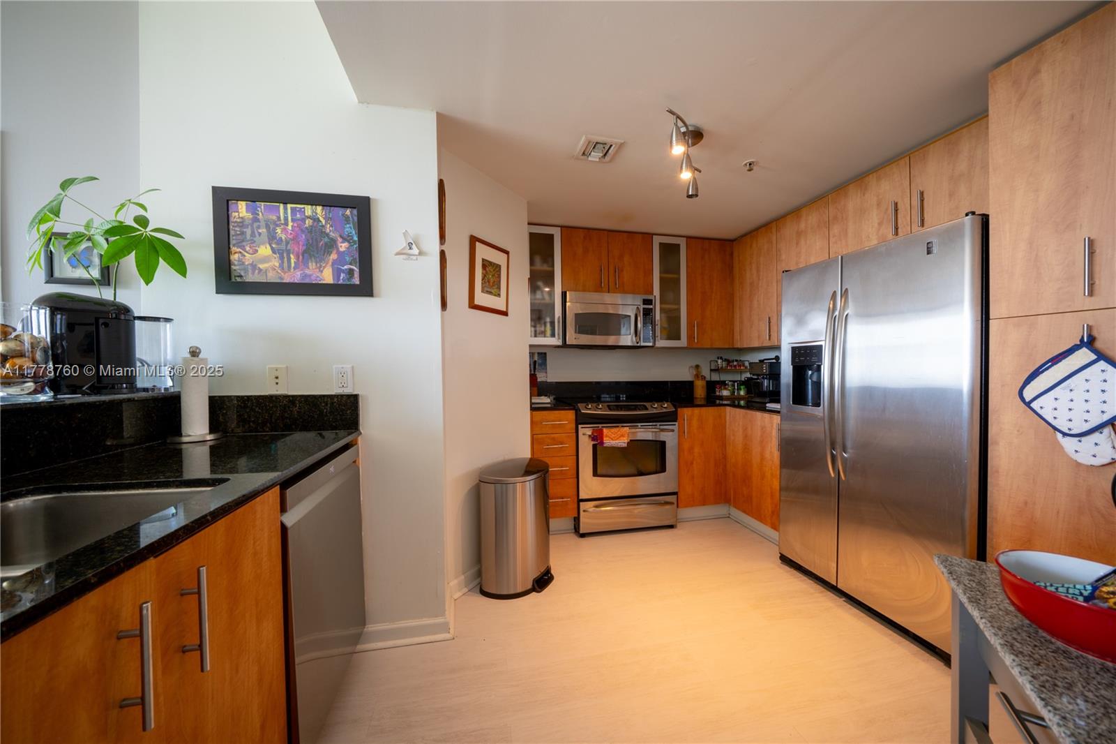 360 CONDO A - Residential