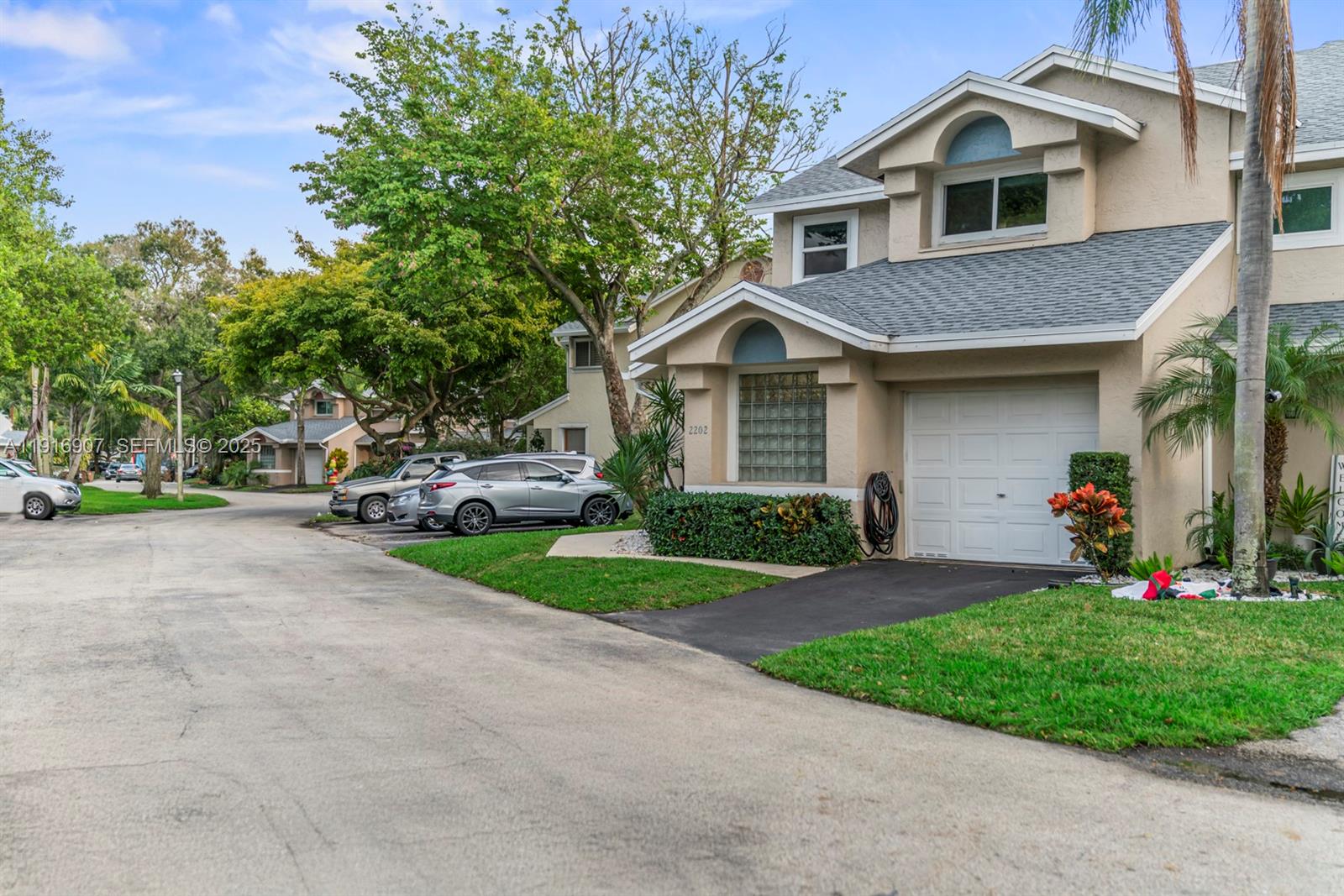 2202 W Discovery Cir W