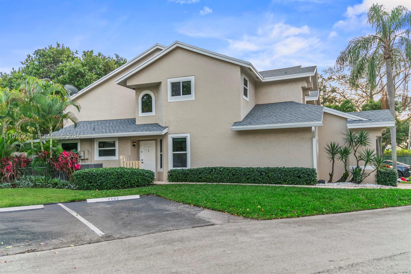 2202 W Discovery Cir W