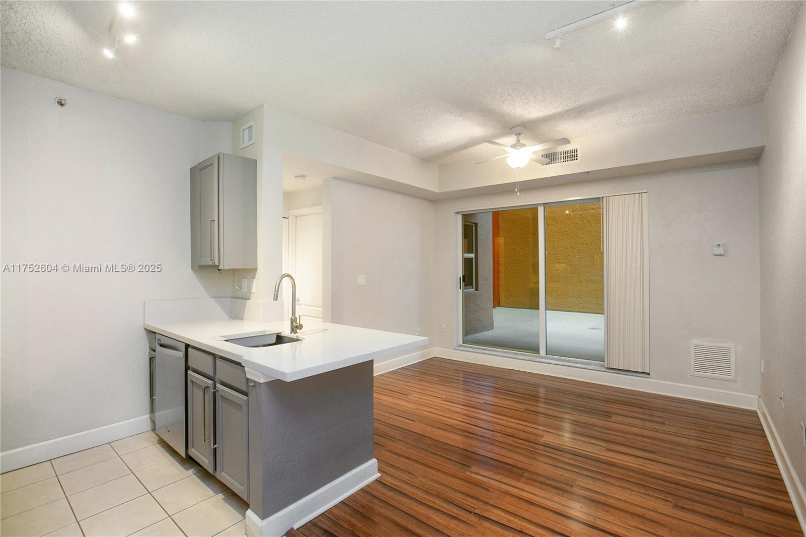 6001 Sw 70th St 219, South Miami, Miami-Dade County, Florida - 1 Bedrooms  
1 Bathrooms - 