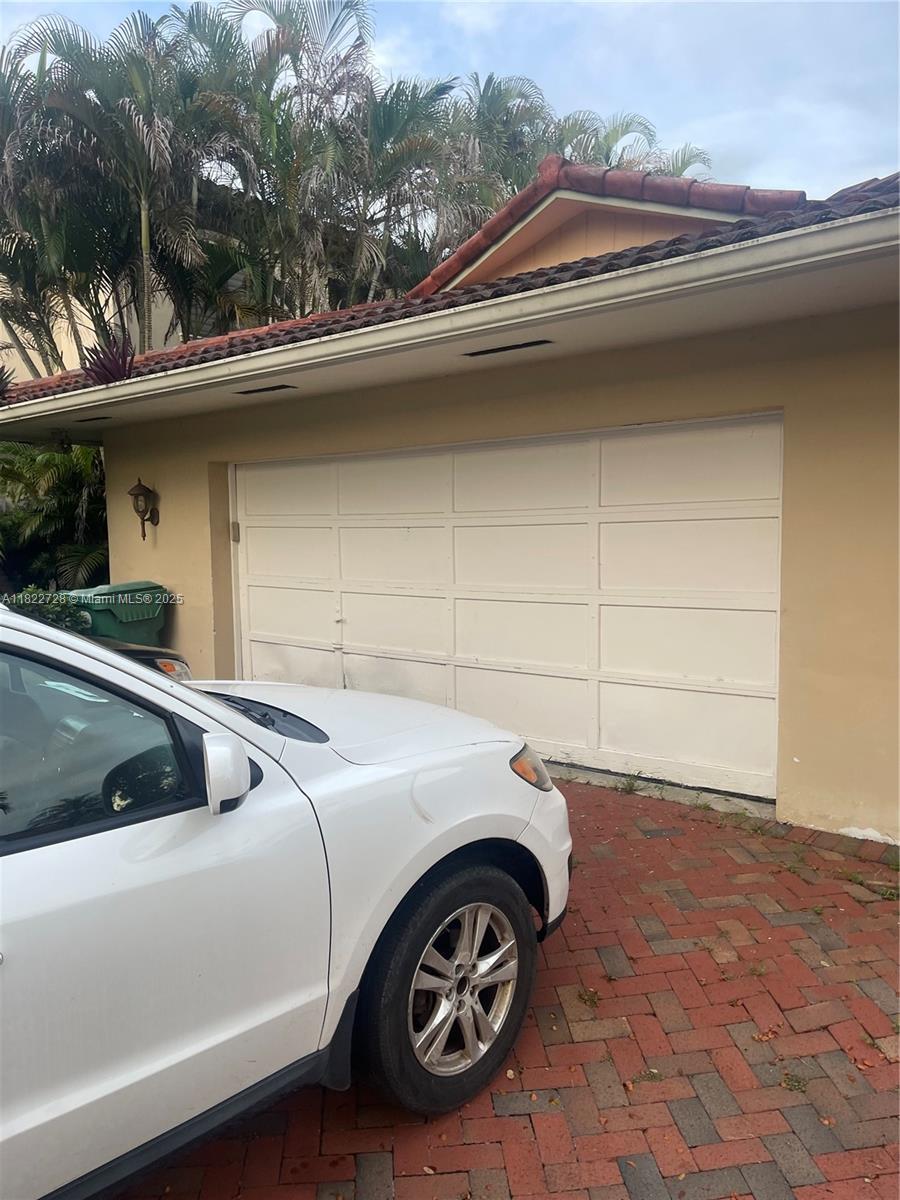 16120 E Troon Cir, Miami Lakes, FL, 33014/$1,250,000 4 16120 E Troon Cir