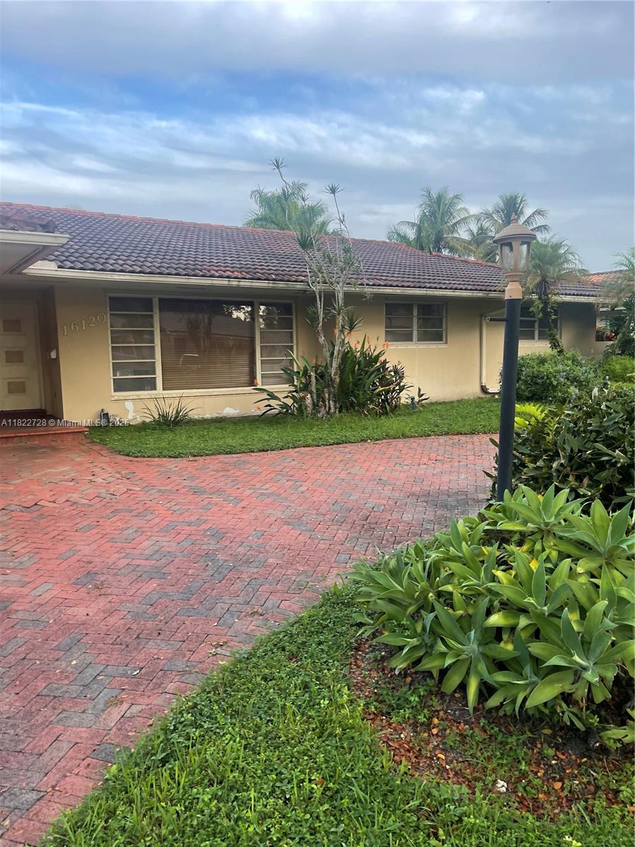 16120 E Troon Cir, Miami Lakes, FL, 33014/$1,250,000 3 16120 E Troon Cir