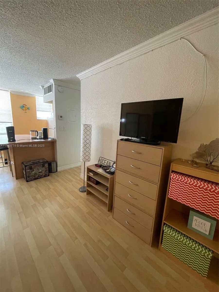 Hallandale Beach, Florida 33009, United States, ,1 BathroomBathrooms,Residential,Active,12869