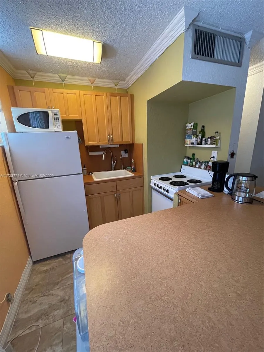 Hallandale Beach, Florida 33009, United States, ,1 BathroomBathrooms,Residential,Active,12869