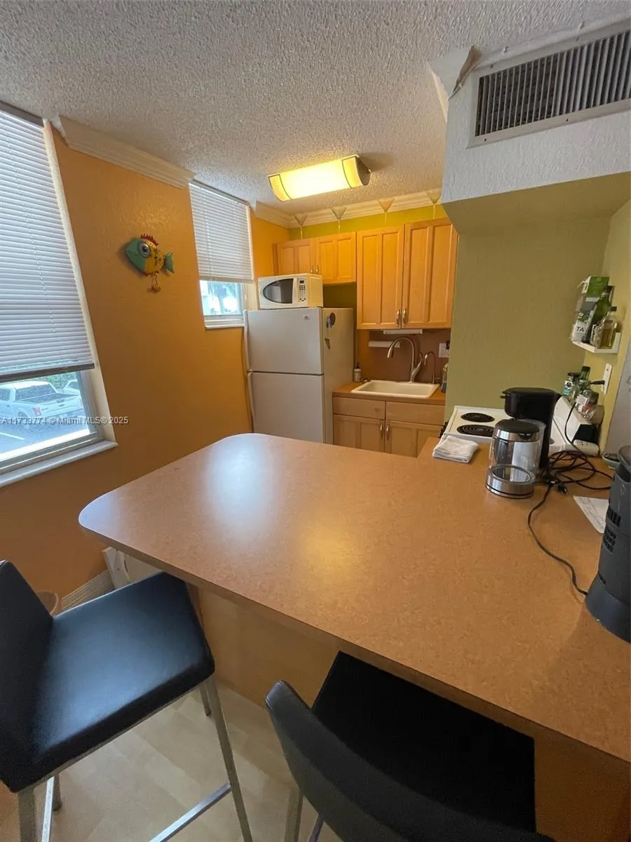 Hallandale Beach, Florida 33009, United States, ,1 BathroomBathrooms,Residential,Active,12869