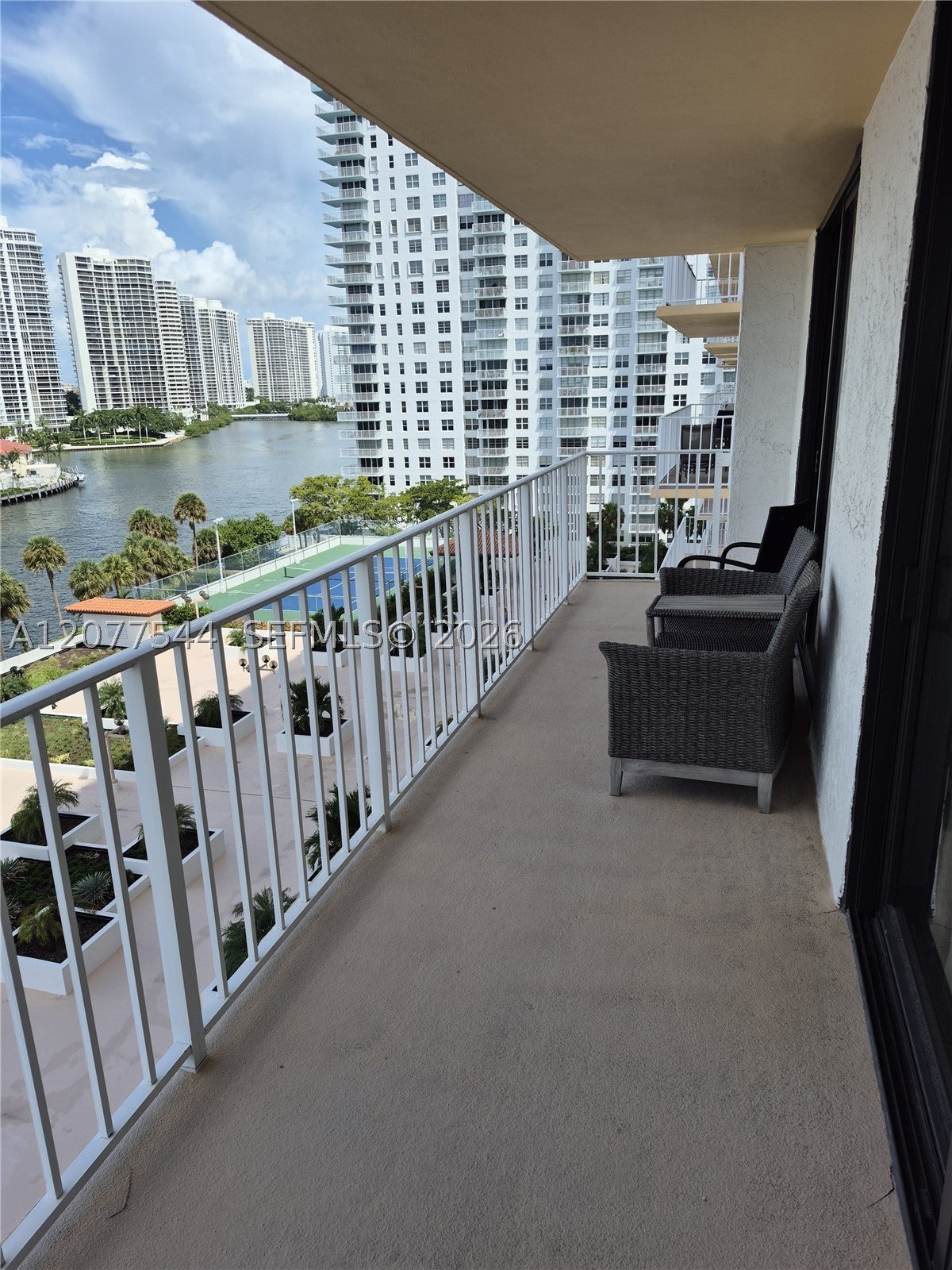 290 174th St 903