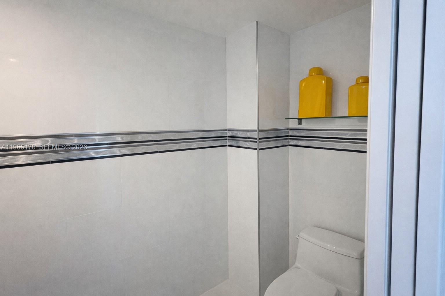 THE COLLINS CONDO - Residential