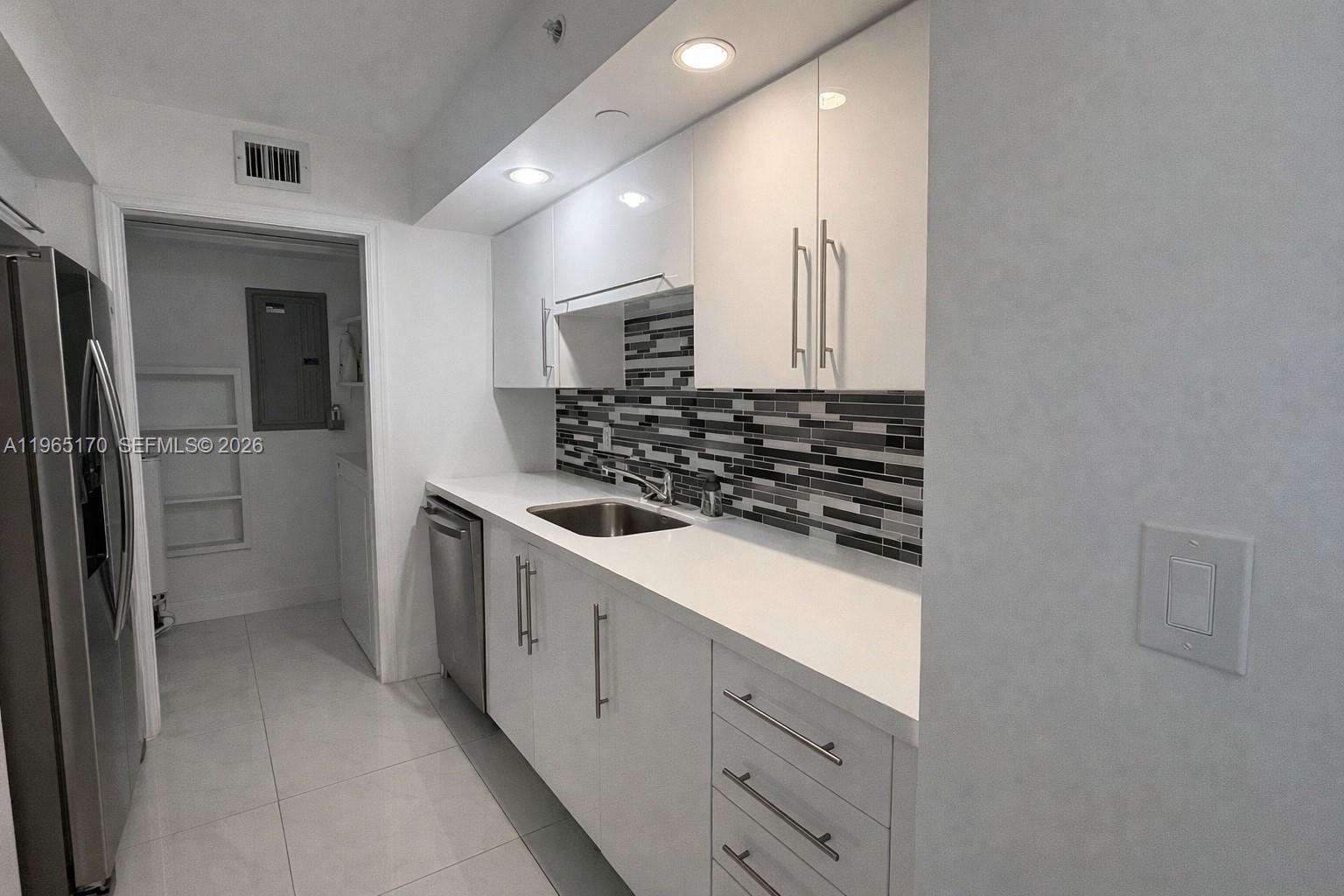 THE COLLINS CONDO - Residential