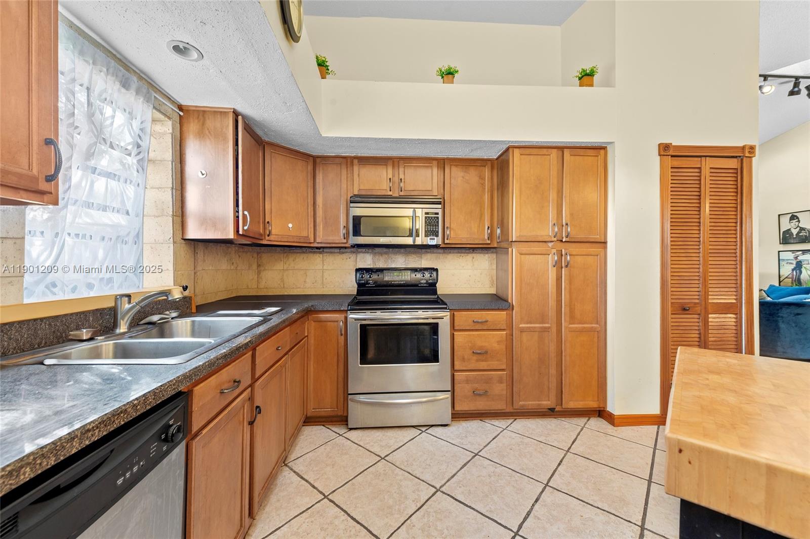 WOODMONT TRACT 48 - Residential
