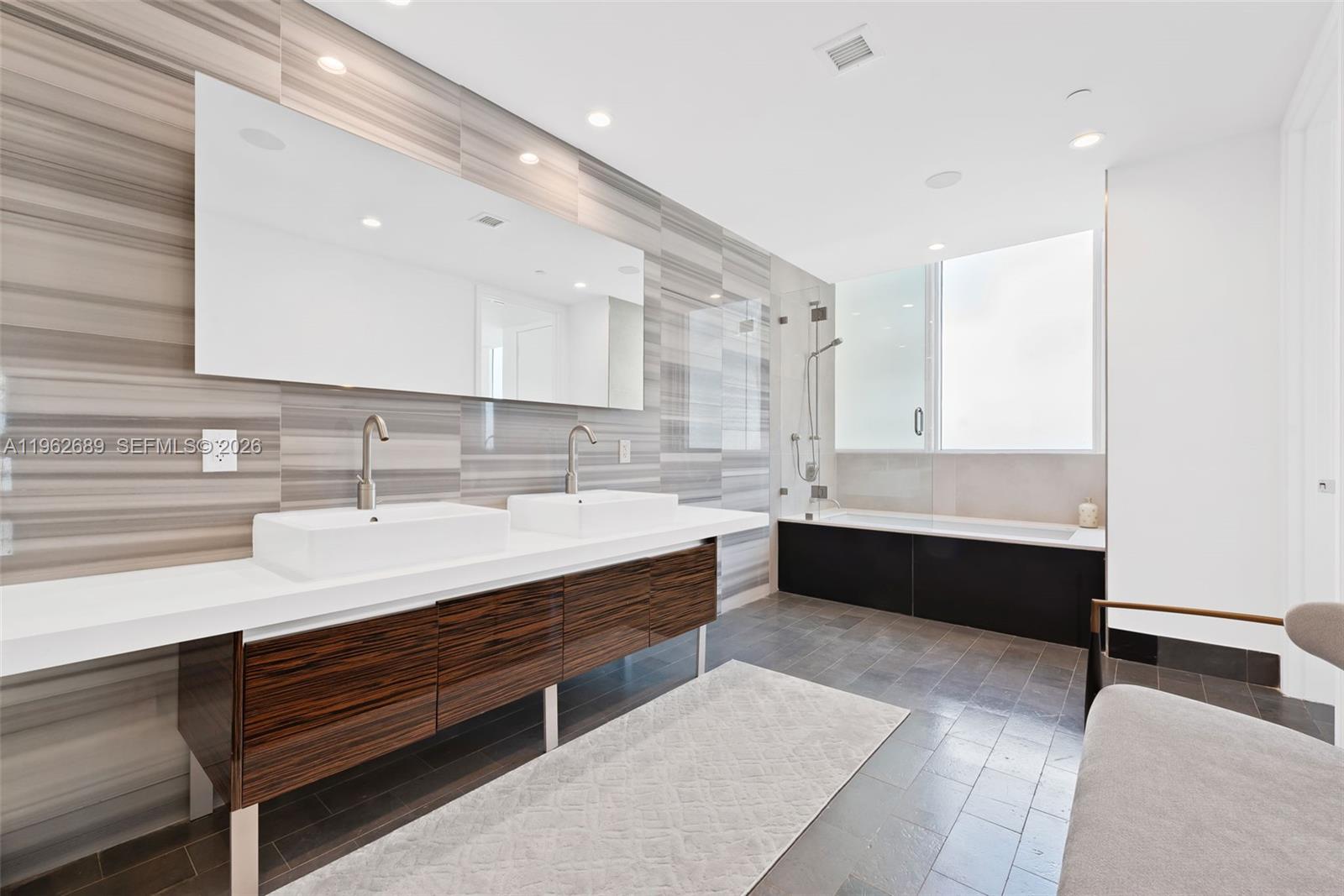 MARQUIS CONDO - Residential