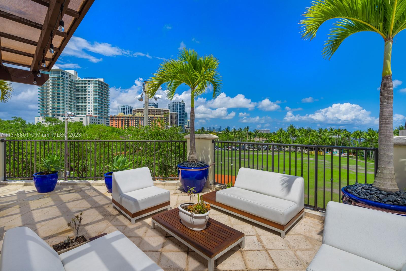 CLOISTERS ON THE BAY COND - Residential