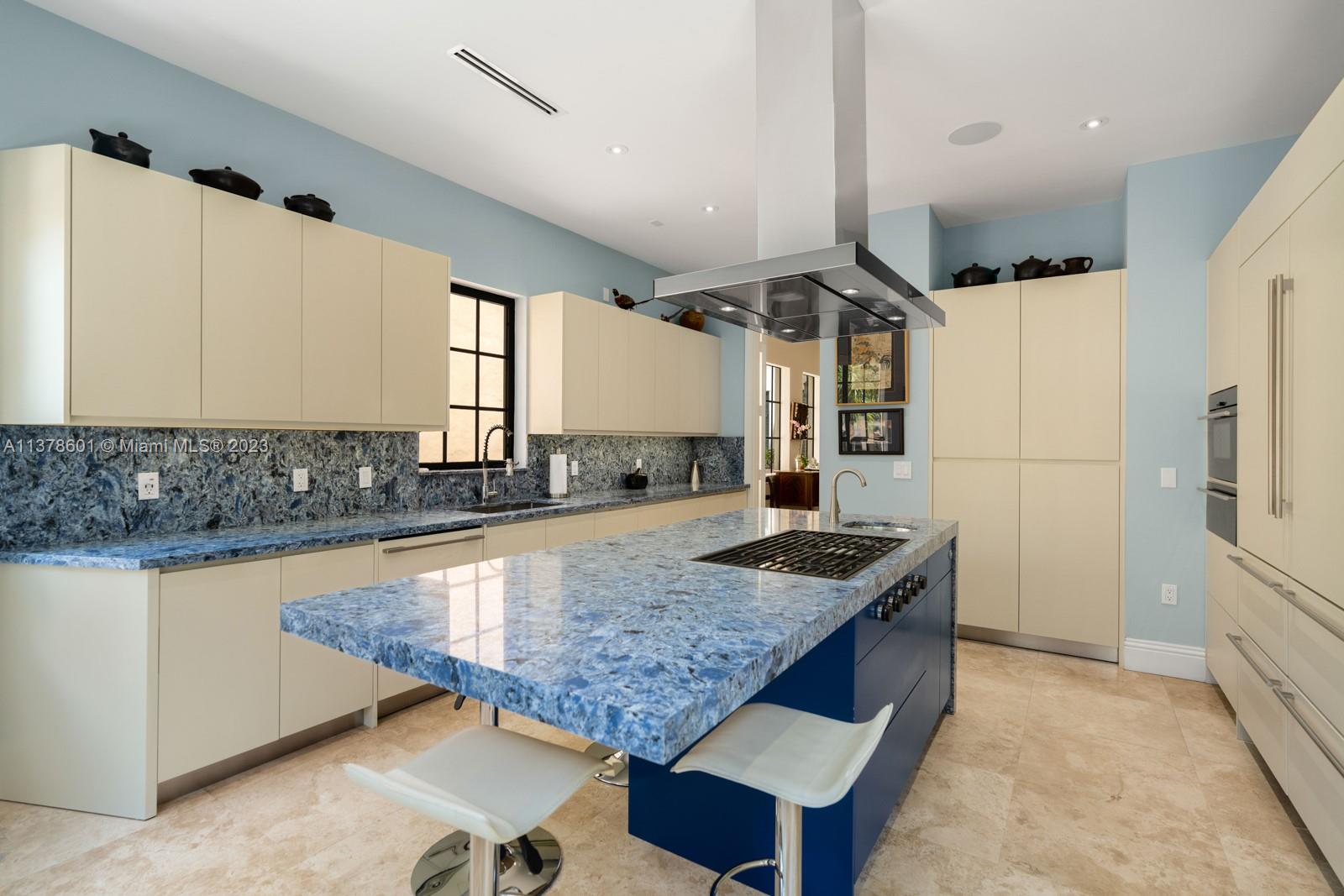 CLOISTERS ON THE BAY COND - Residential