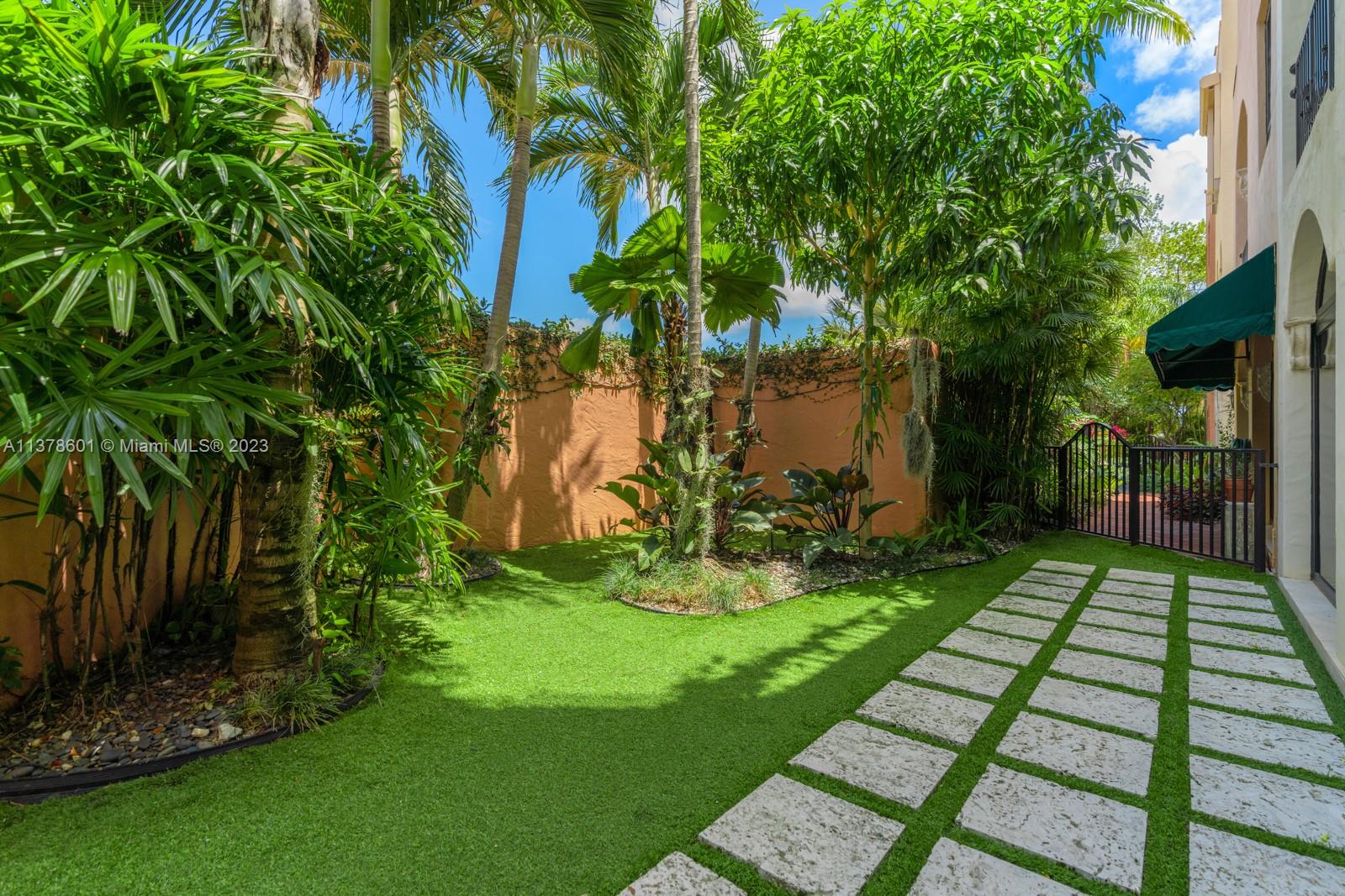 CLOISTERS ON THE BAY COND - Residential