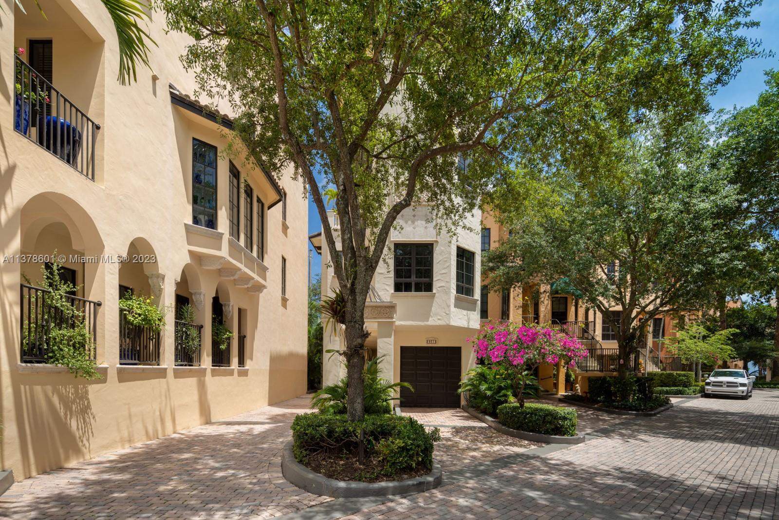 CLOISTERS ON THE BAY COND - Residential