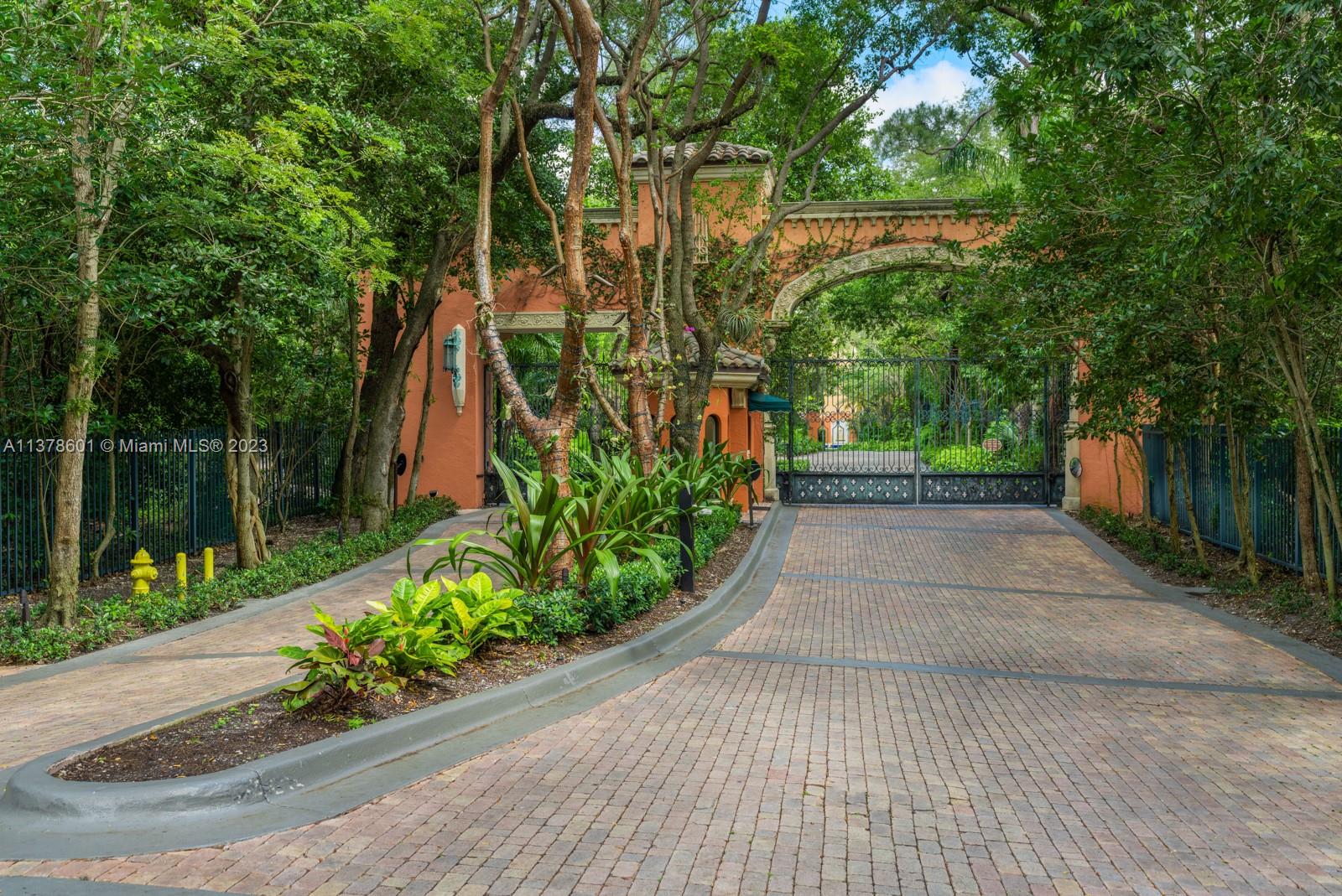 CLOISTERS ON THE BAY COND - Residential