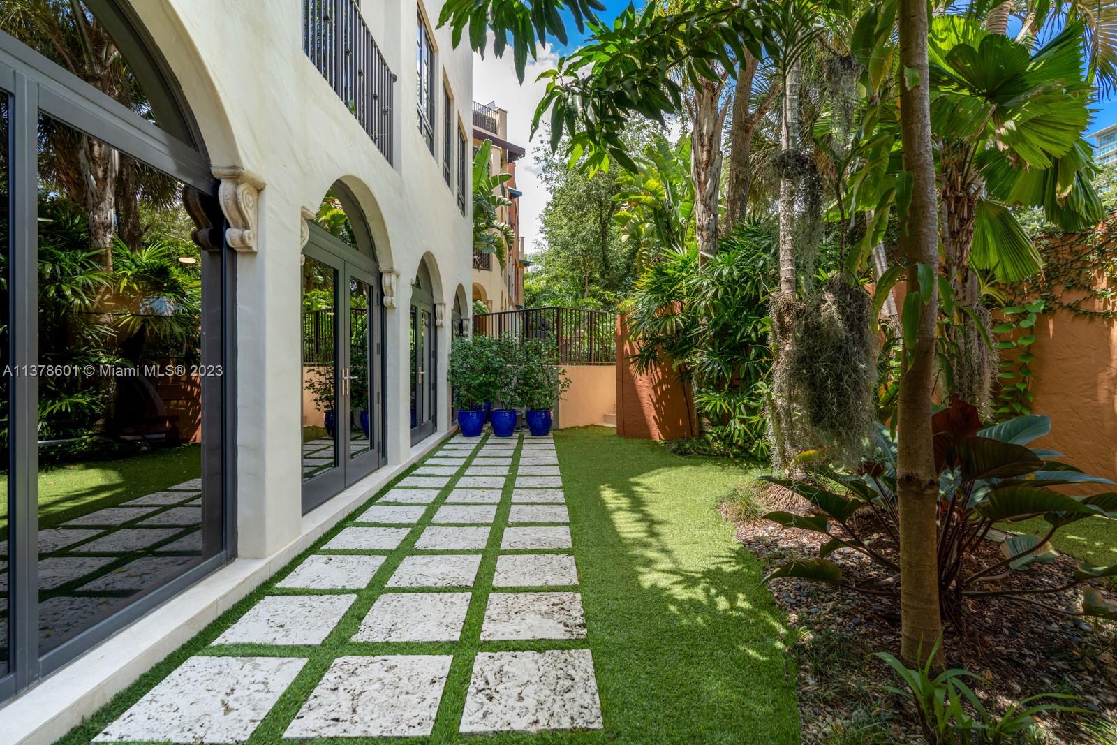 CLOISTERS ON THE BAY COND - Residential