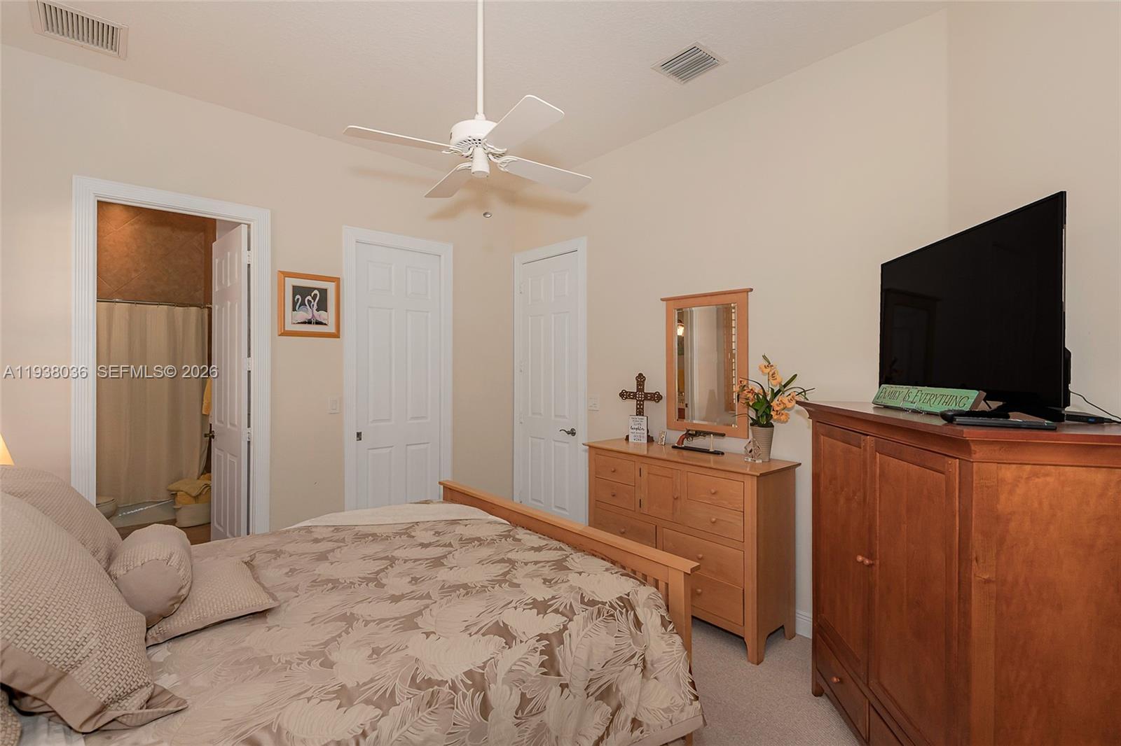 HOLLYWOOD LAKES COUNTRY C - Residential