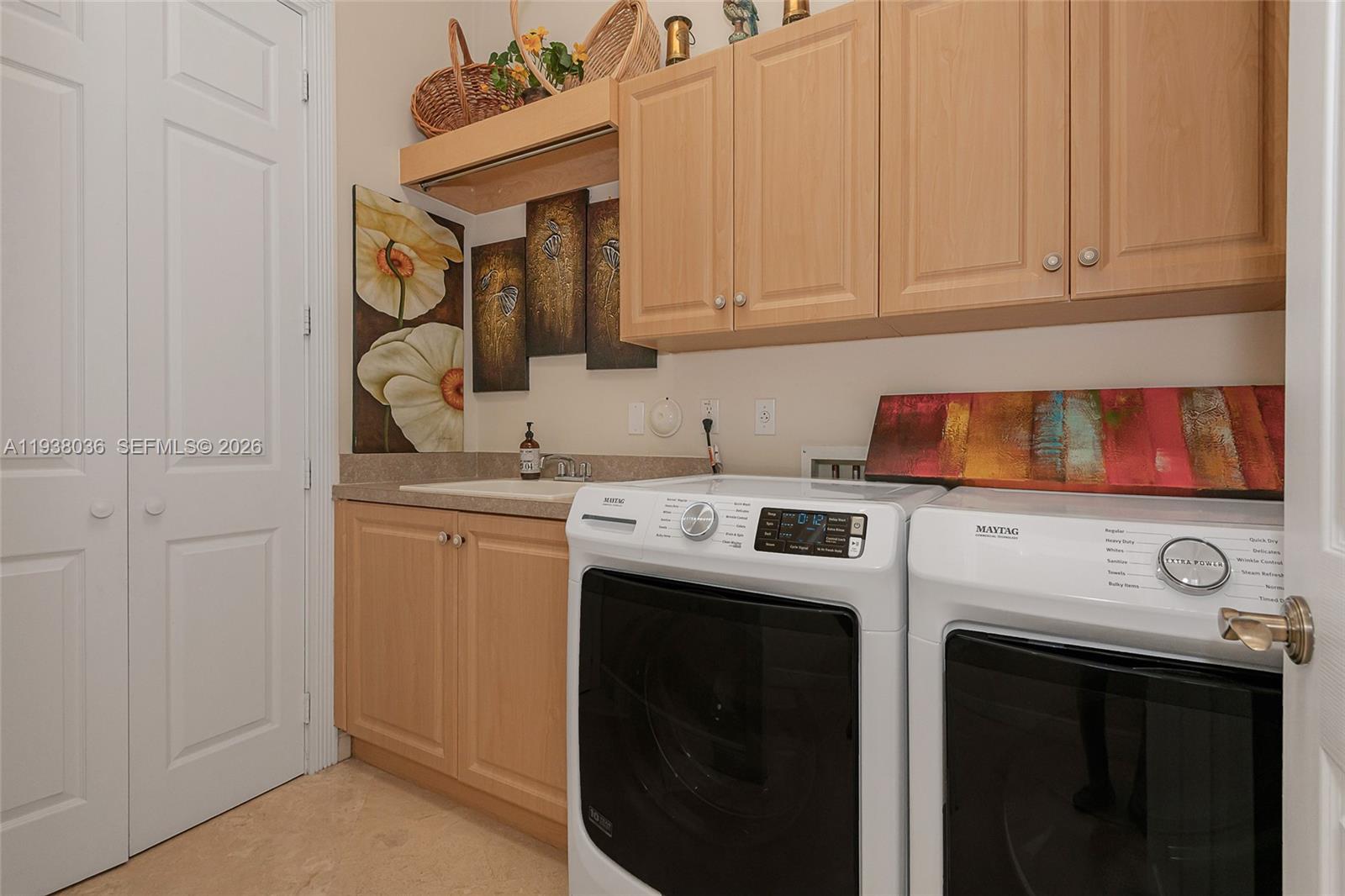 HOLLYWOOD LAKES COUNTRY C - Residential