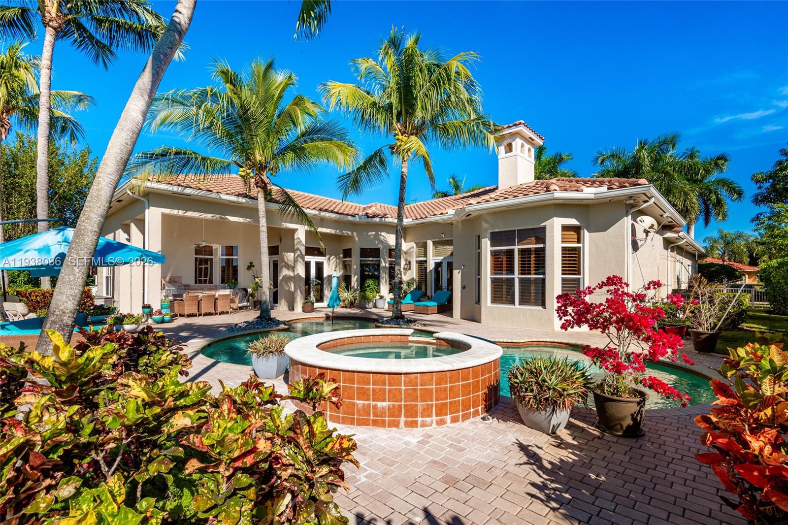 HOLLYWOOD LAKES COUNTRY C - Residential