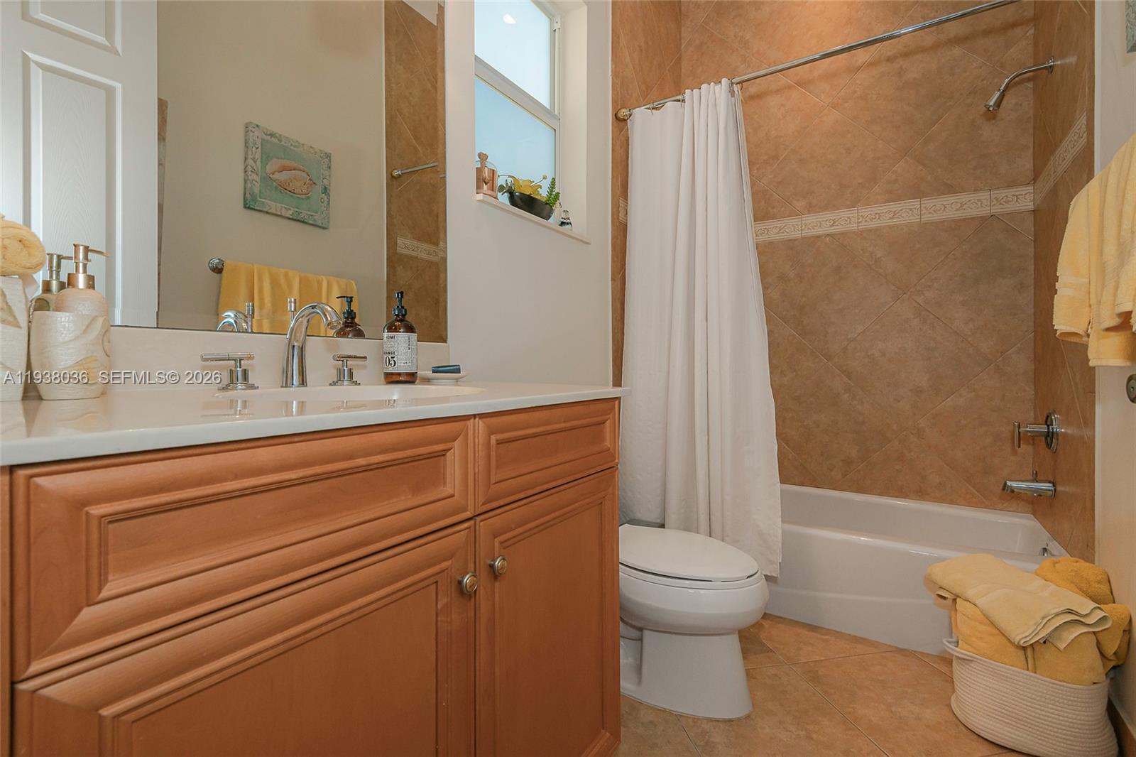 HOLLYWOOD LAKES COUNTRY C - Residential