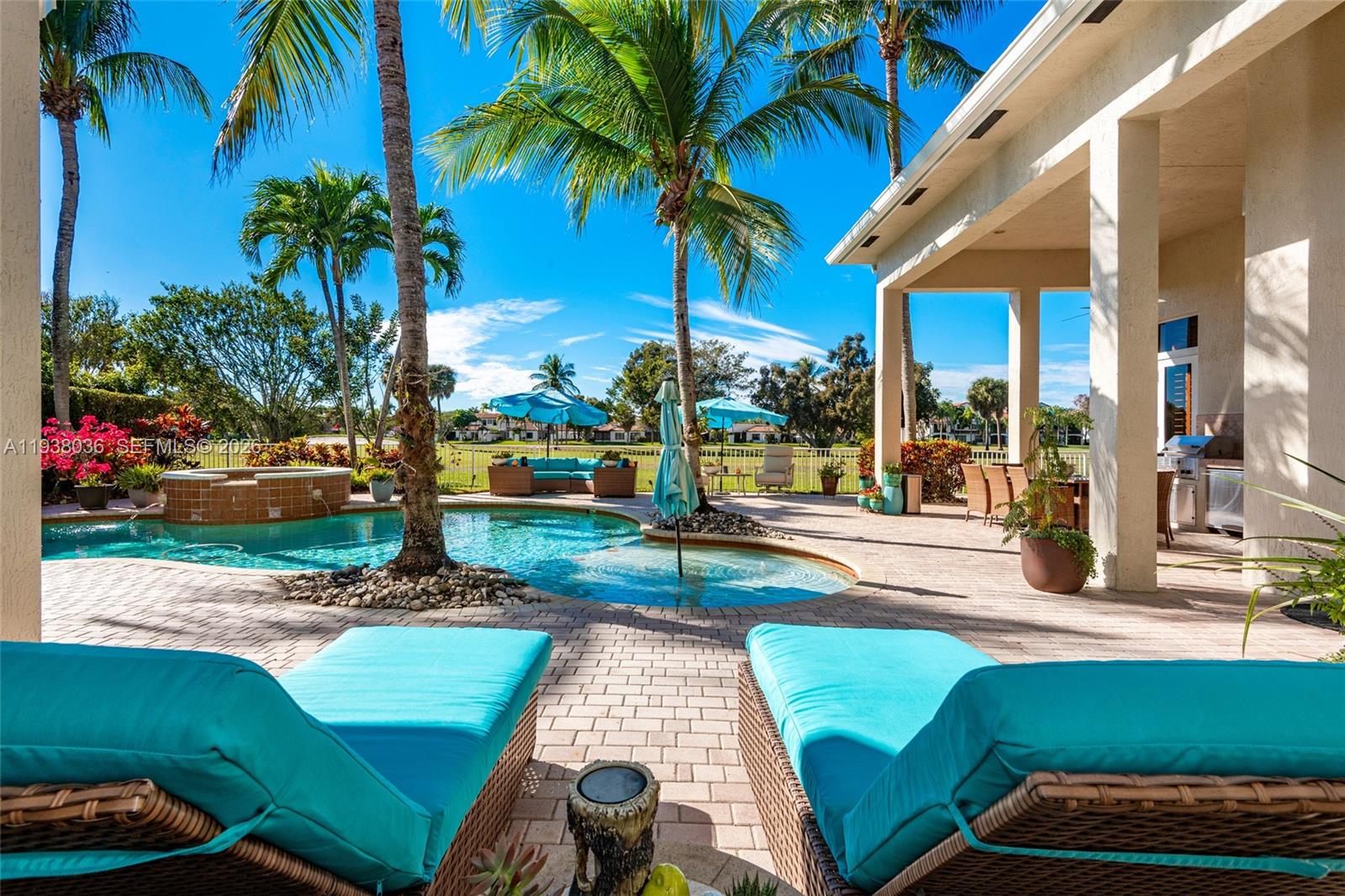 HOLLYWOOD LAKES COUNTRY C - Residential