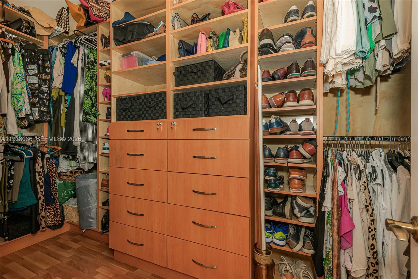 HOLLYWOOD LAKES COUNTRY C - Residential